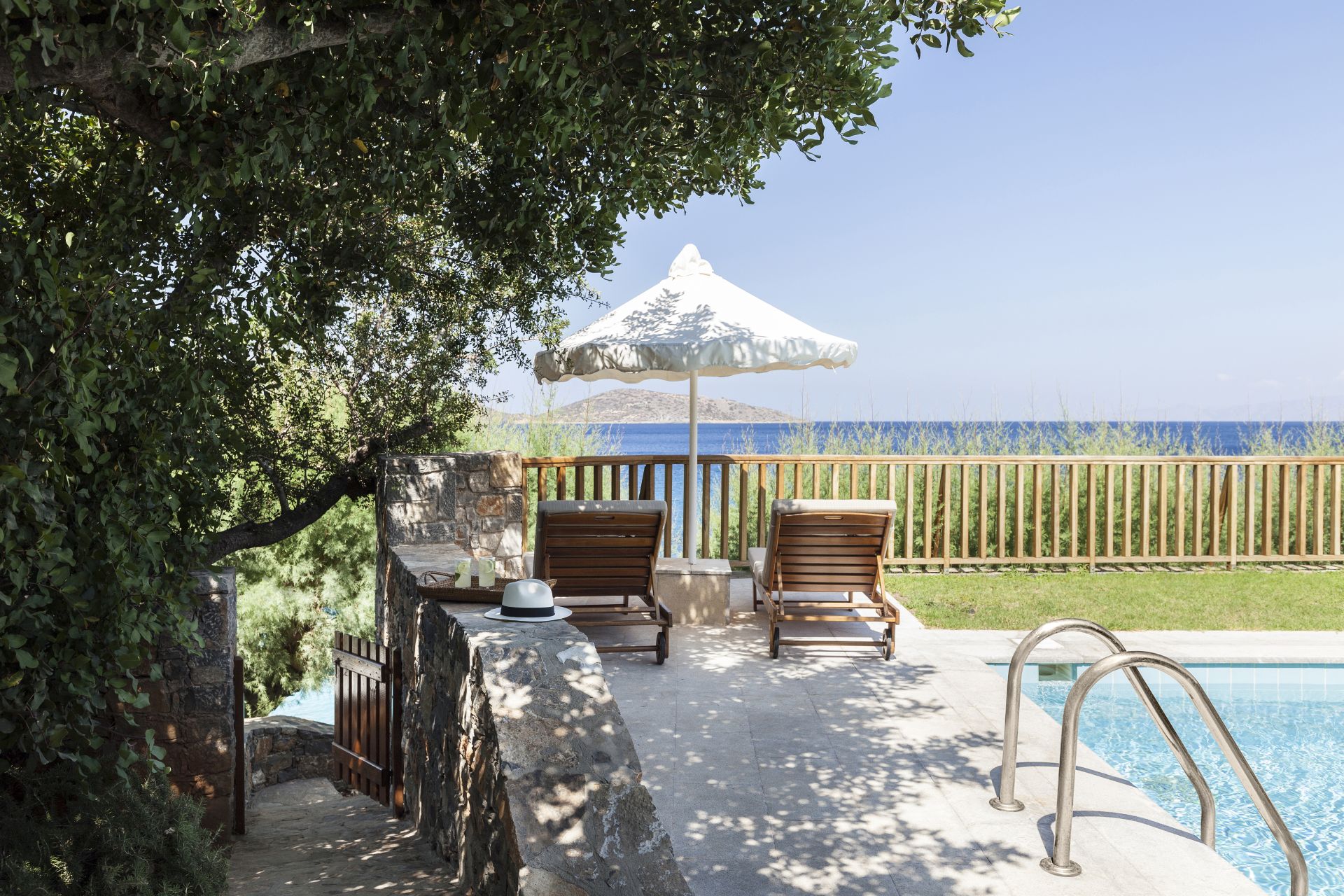 ONE BEDROOM MINOAN ROYALTY VILLA SEA VIEW PRIVATE POOL