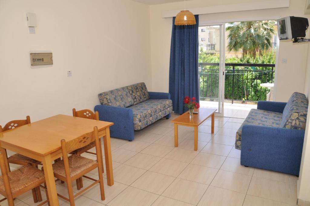 Standard Apartment (Pool View, Balcony)