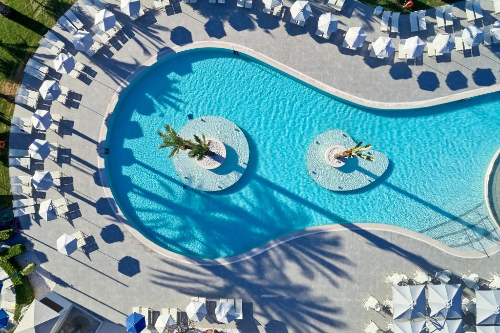 POOL1.jpg
