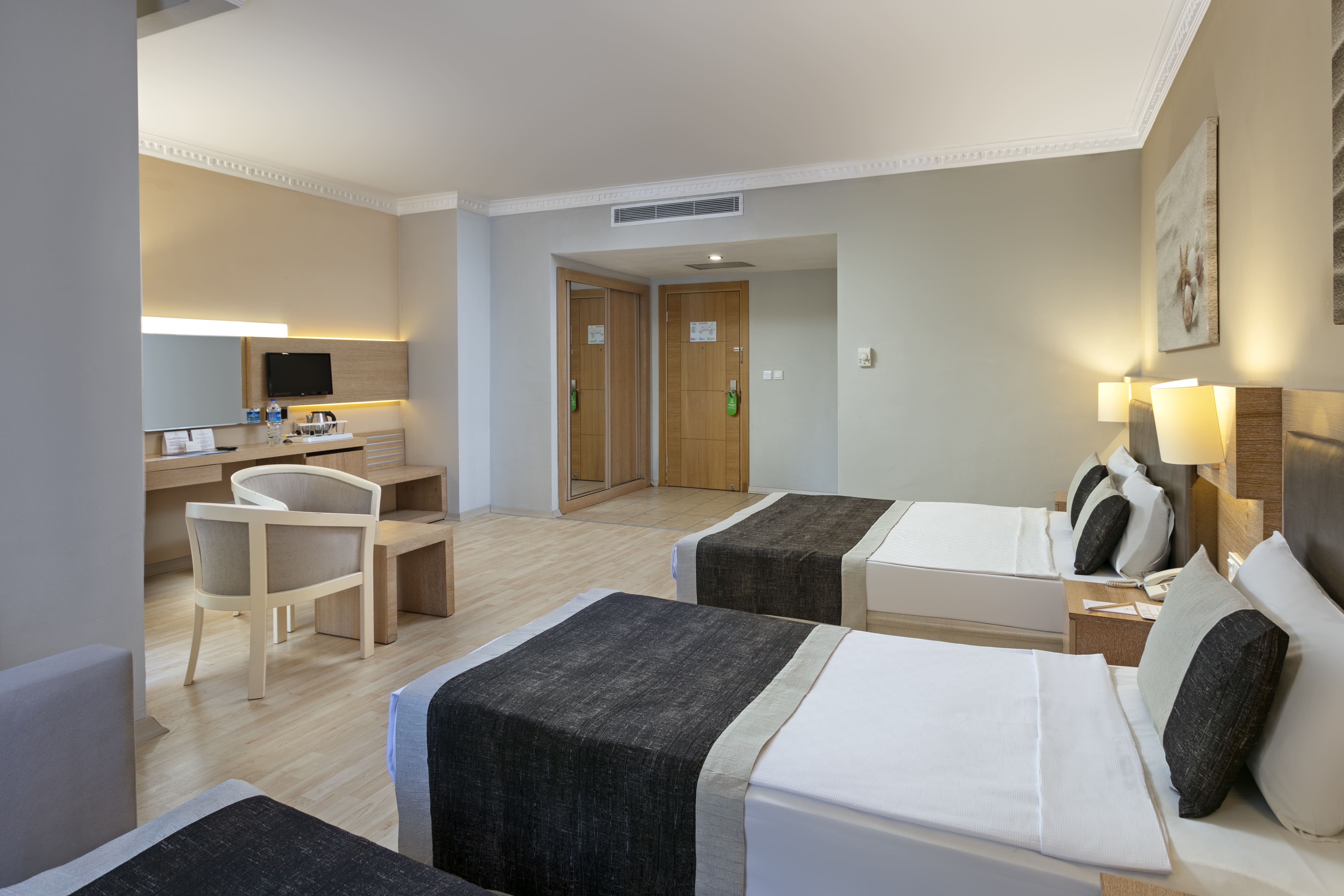 JUNIOR SUITE