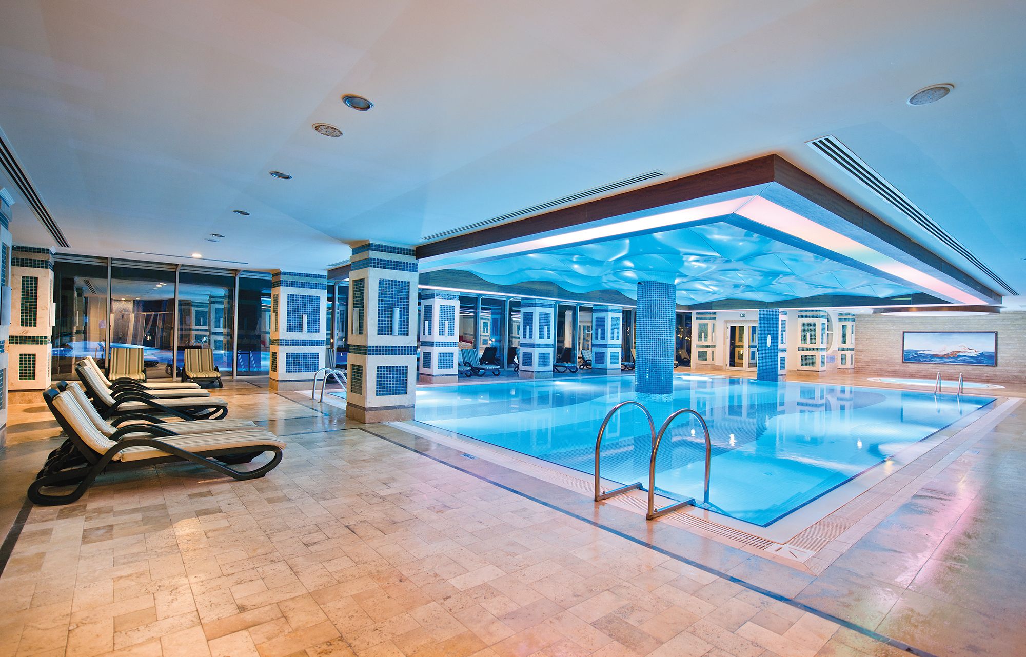 Piscină interioară