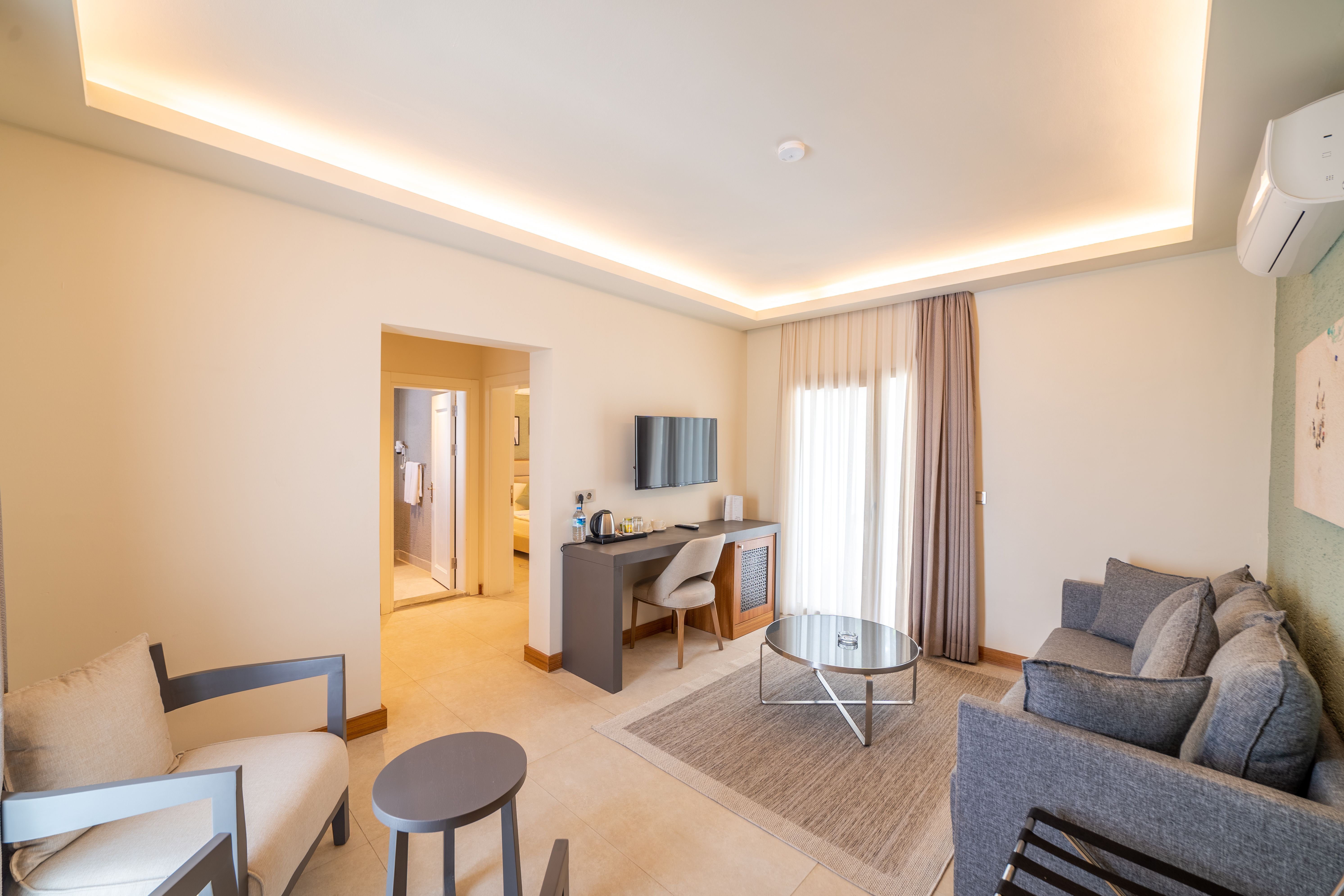 Luxury Suit Room
