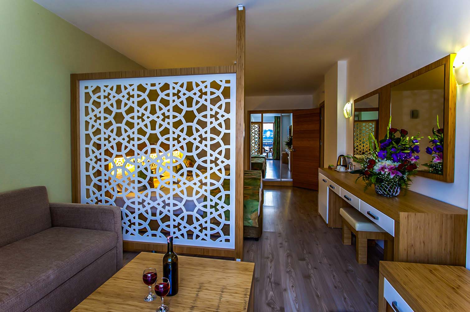 FAMILY ROOM -A