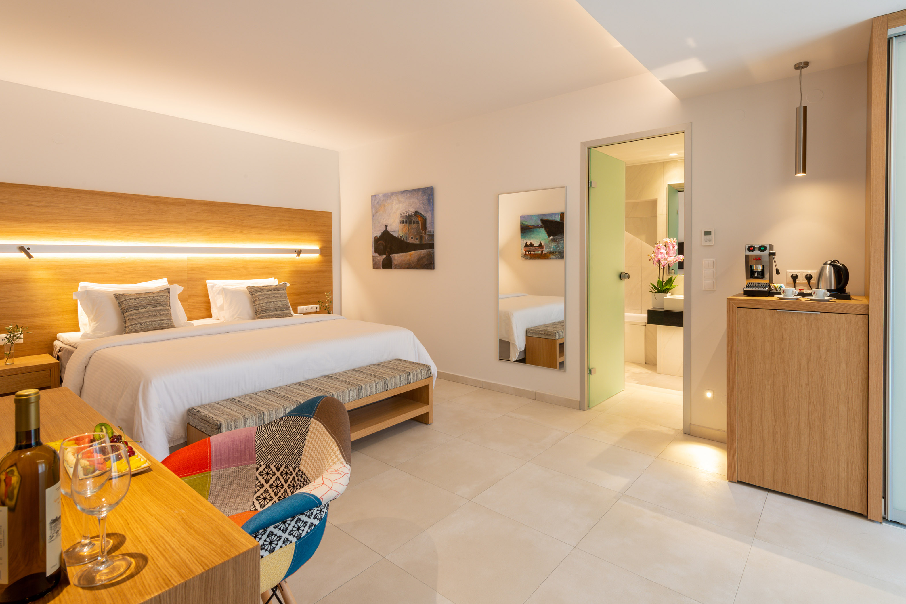 White Deluxe Suite Garden View