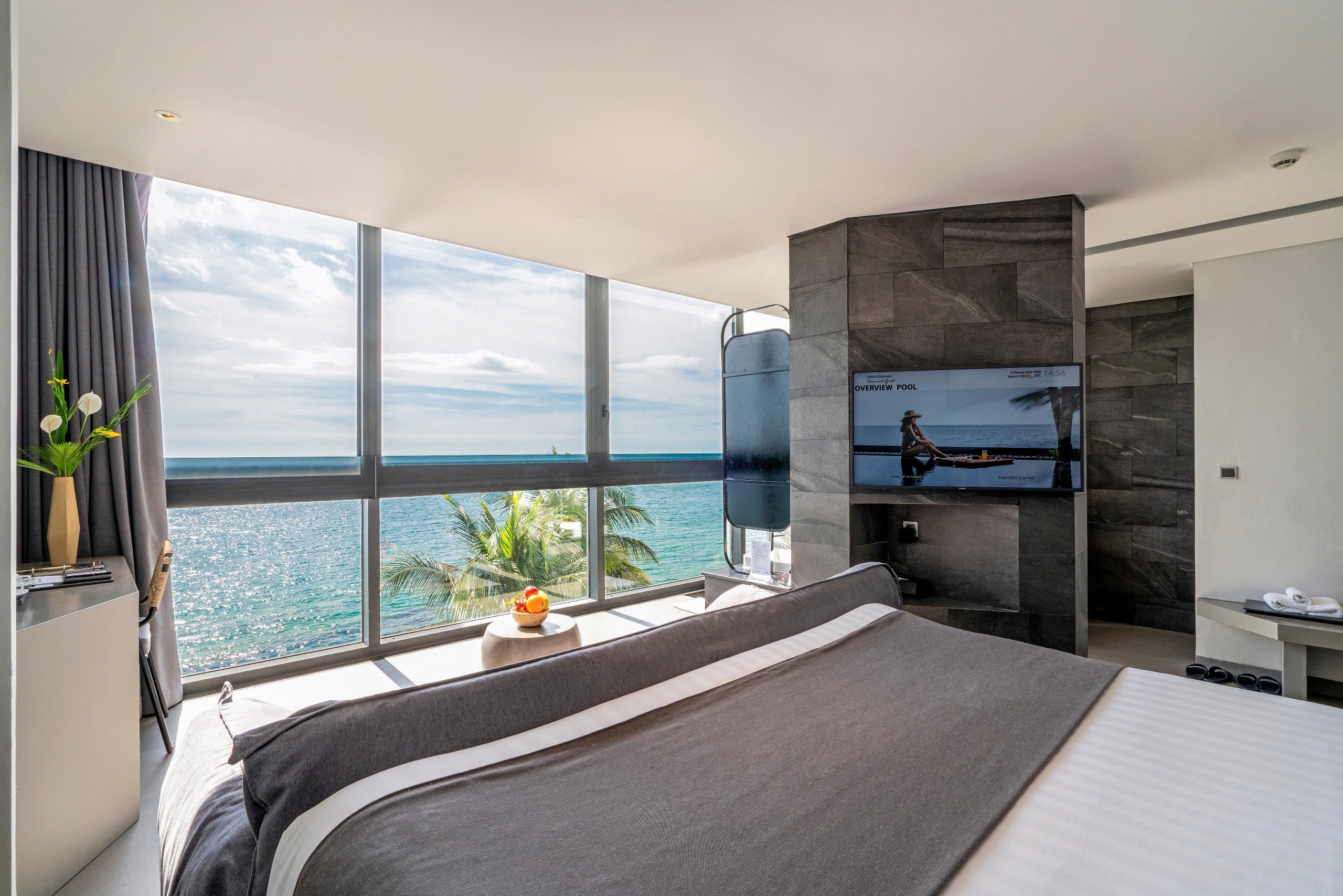 OCEAN EYES SUITE