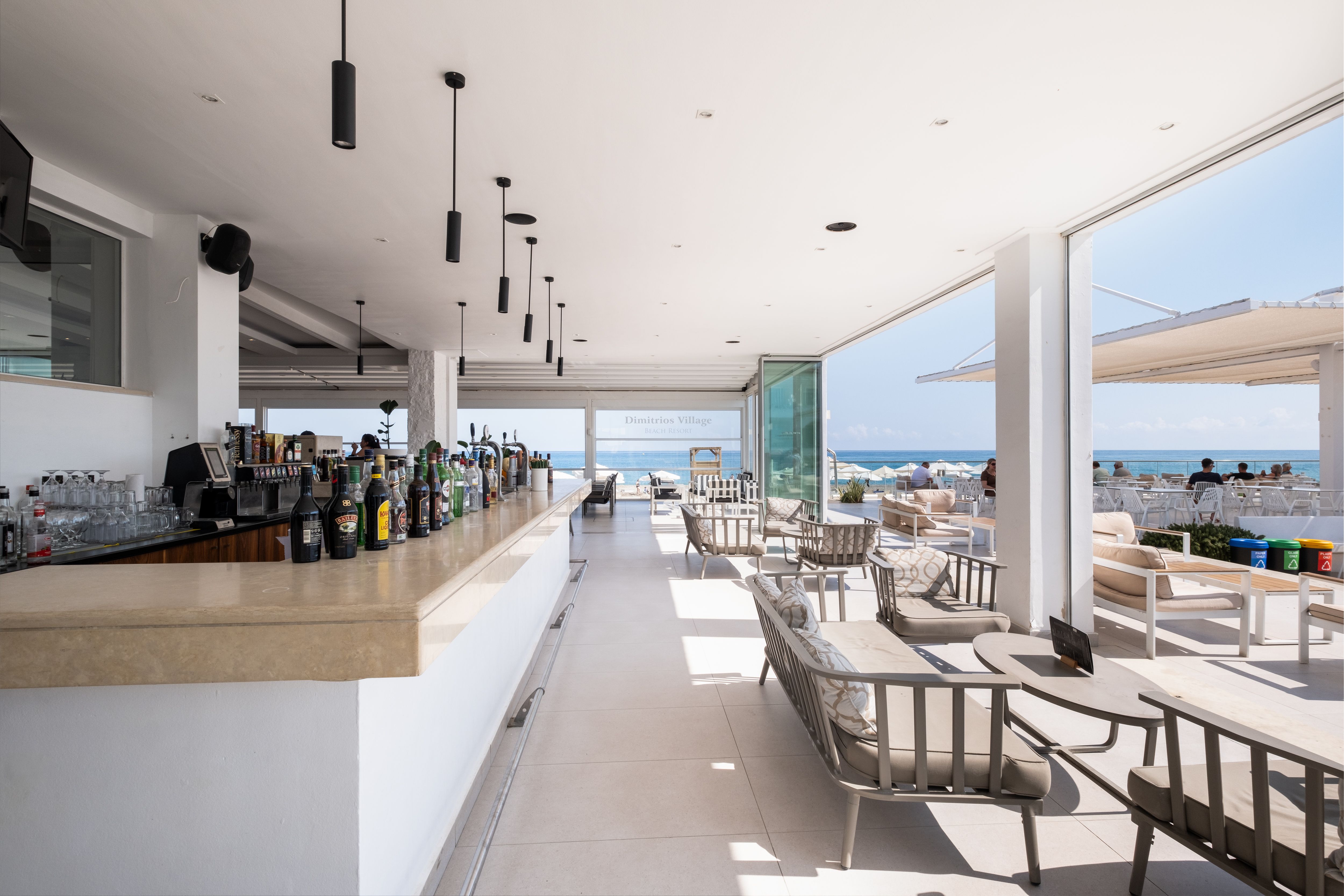 MAIN BAR 