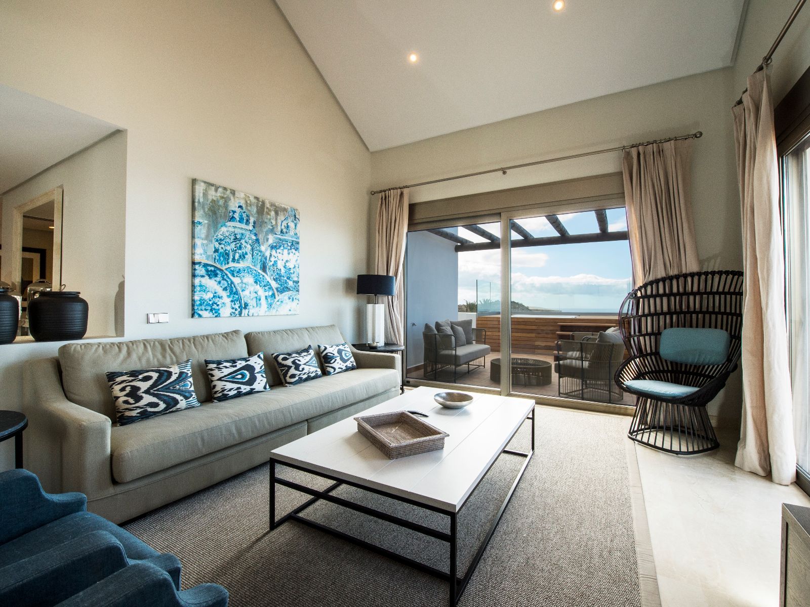 2 BEDROOMS SUITE PARTIAL SEA VIEW