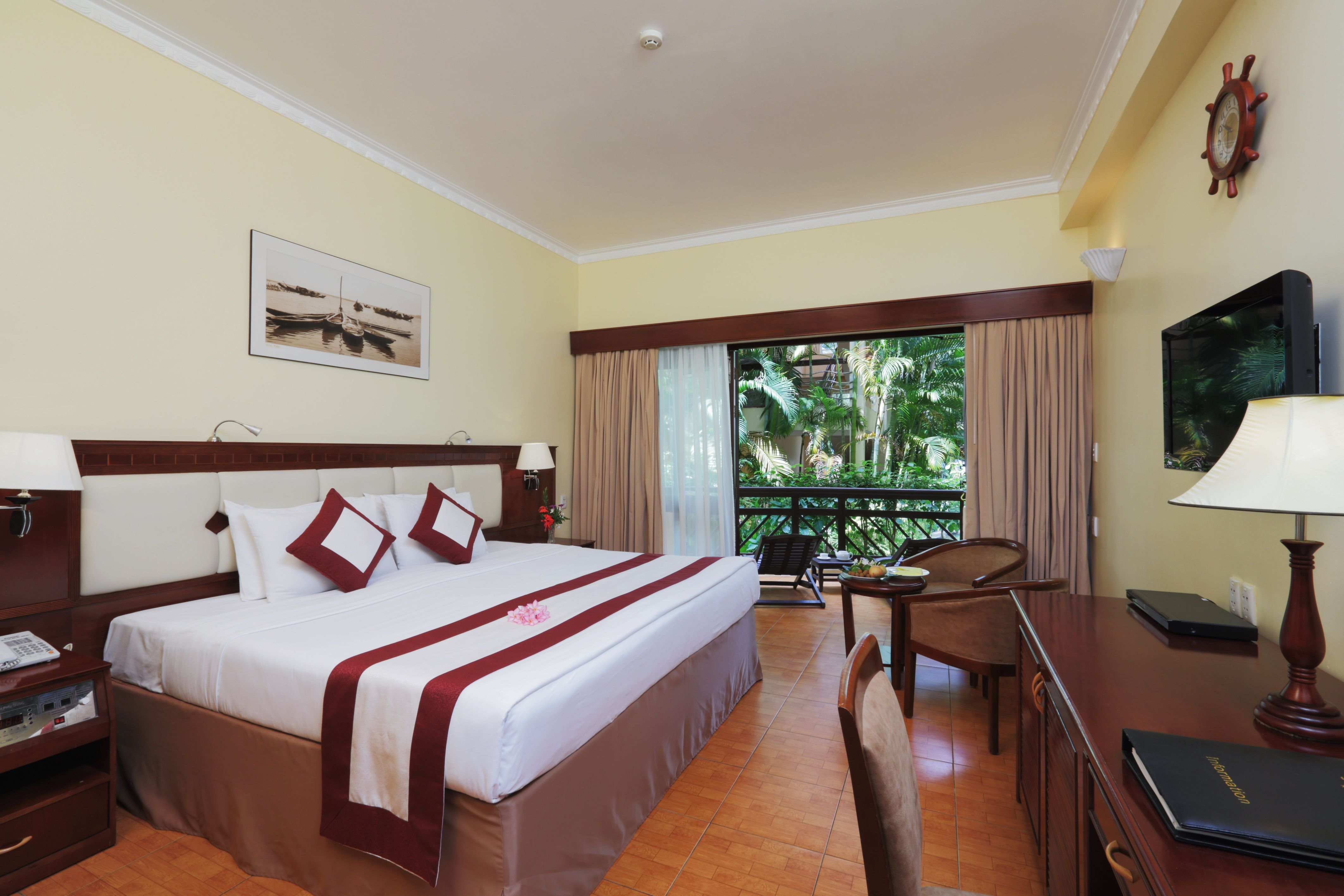 PANORAMA ROOM
