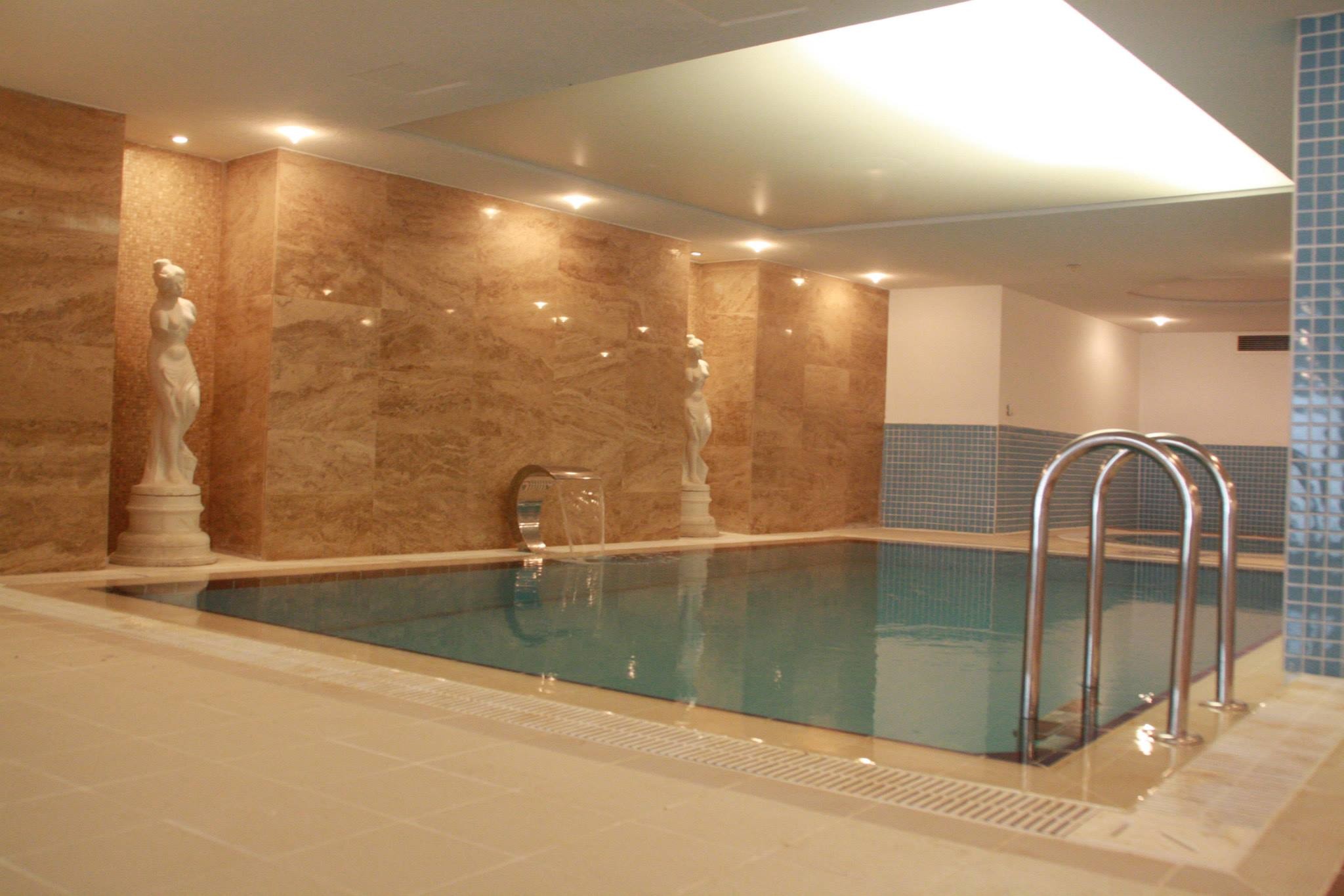 Piscină interioară