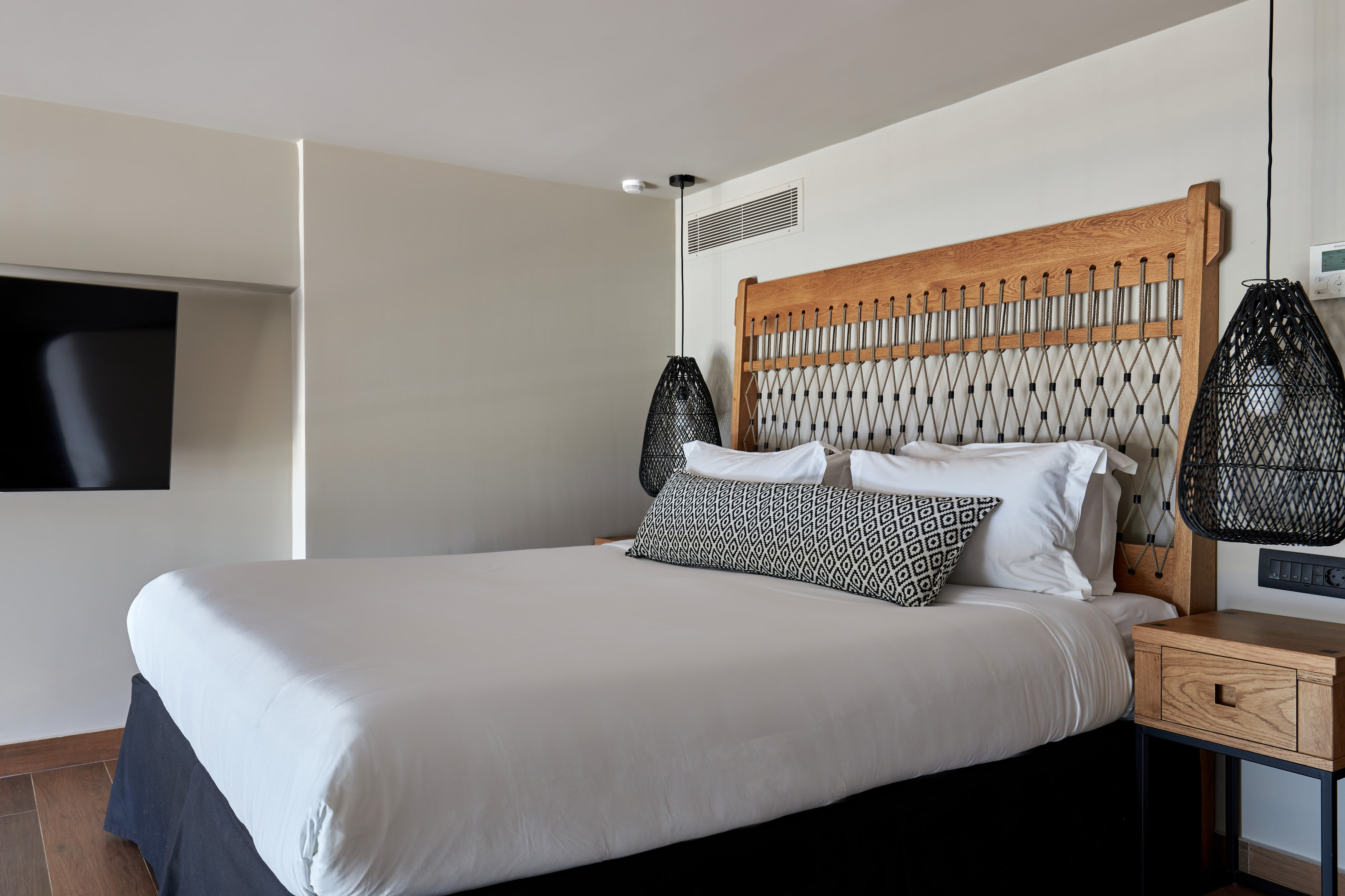 Black Pearl Maisonette Plunge Pool Mountain View