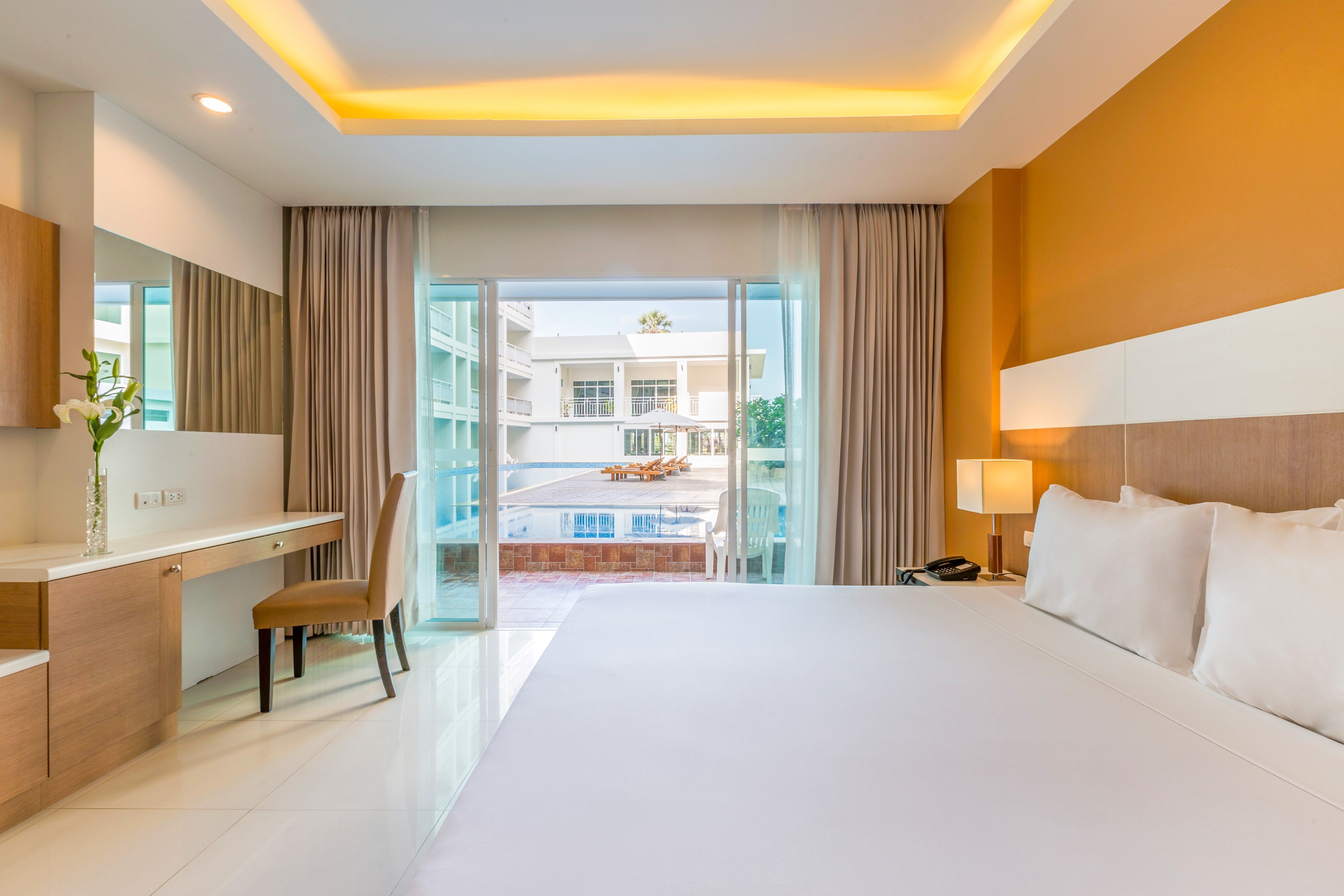DELUXE POOL ACCESS ROOM