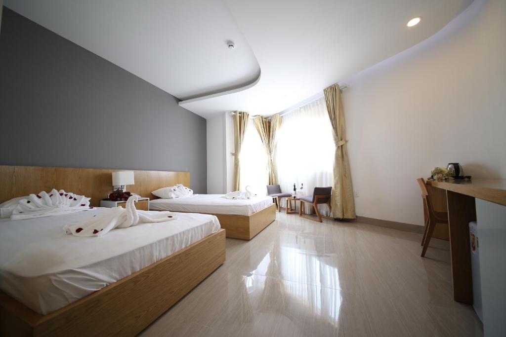 TRIPLE CITY VIEW ROOM