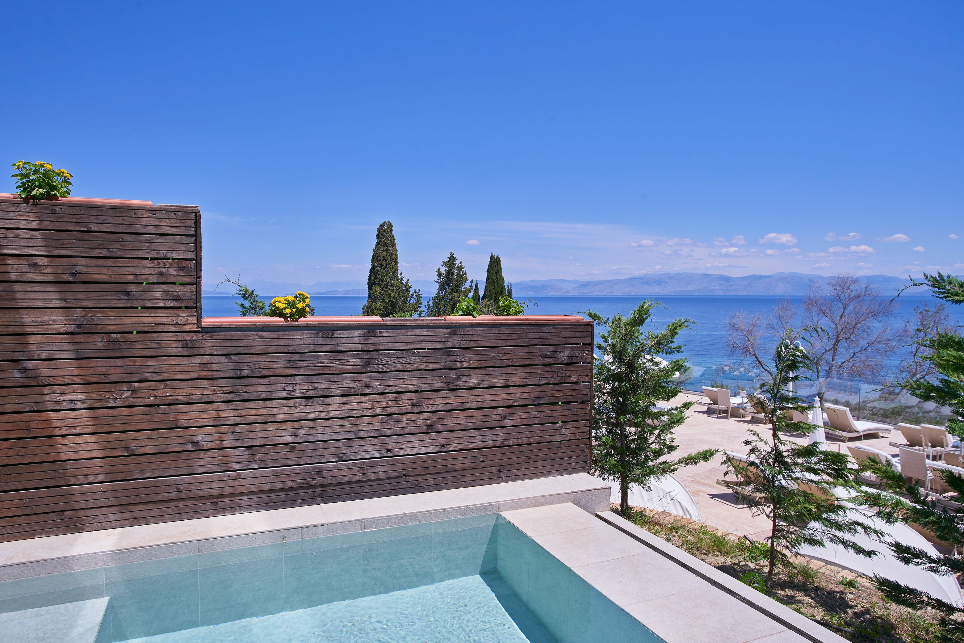 SUPERIOR DOUBLE WITH PLUNGE POOL