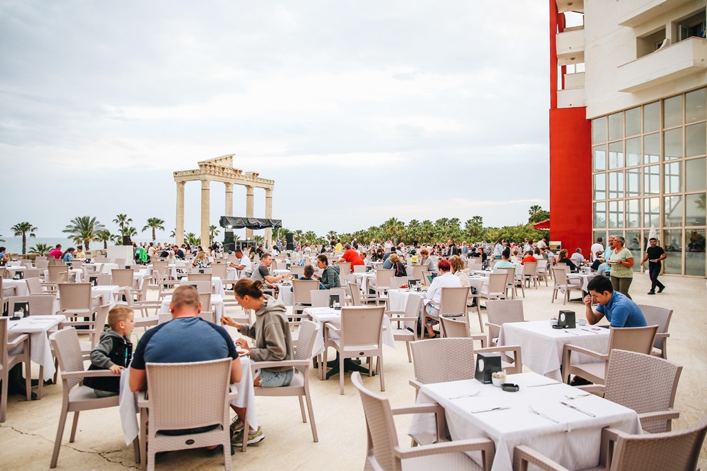 MAIN RESTAURANT