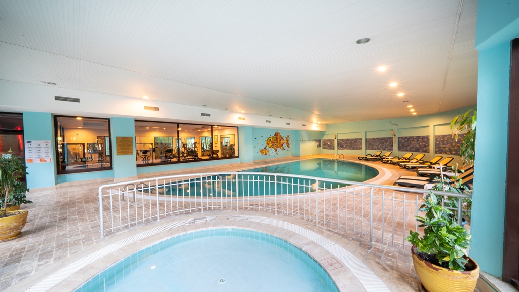 Piscină interioară