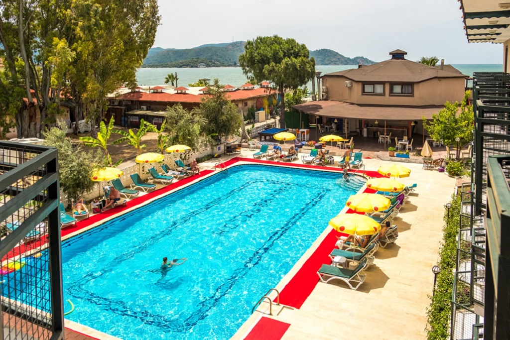 Piscina deschisă