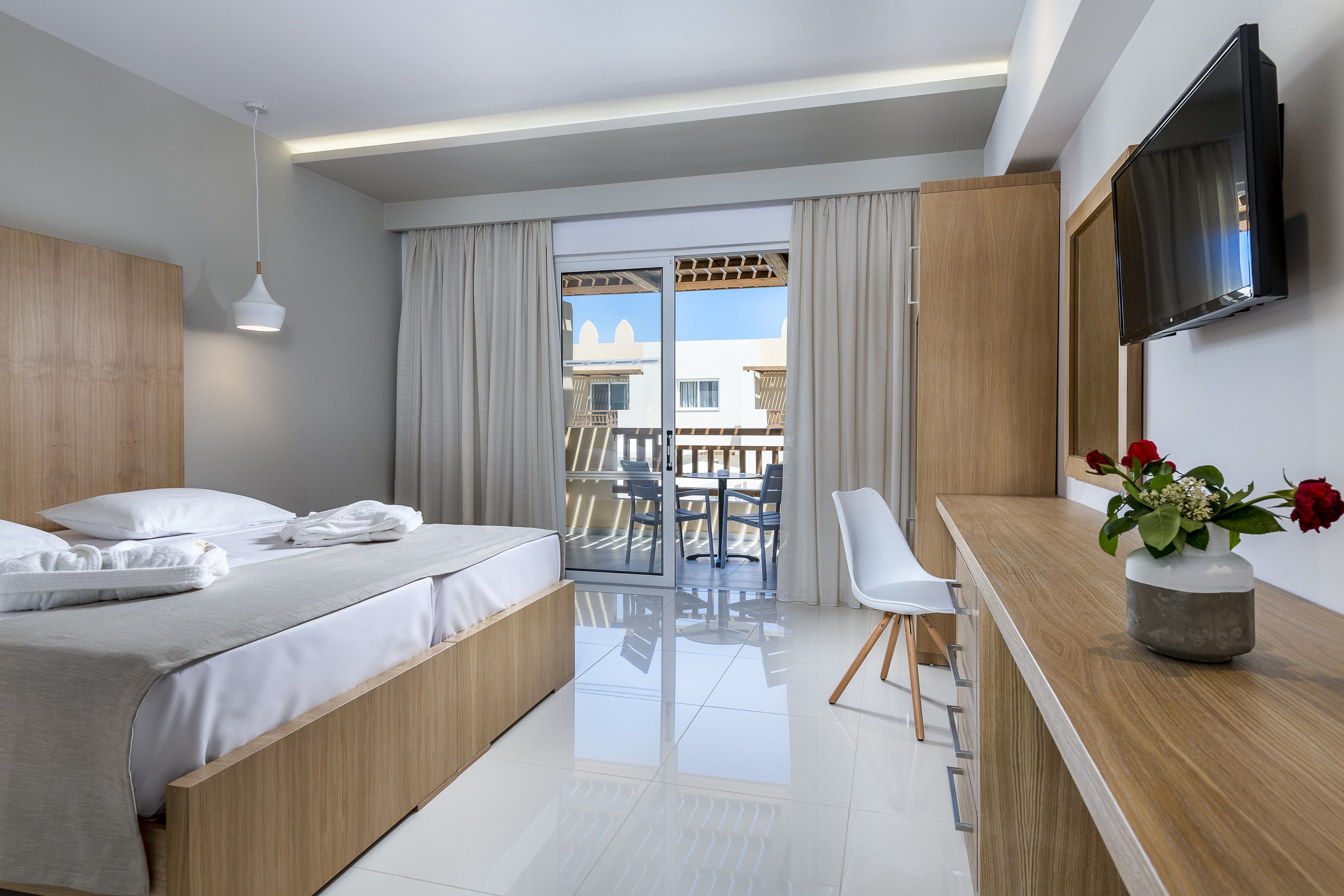 DELUXE DOUBLE ROOM