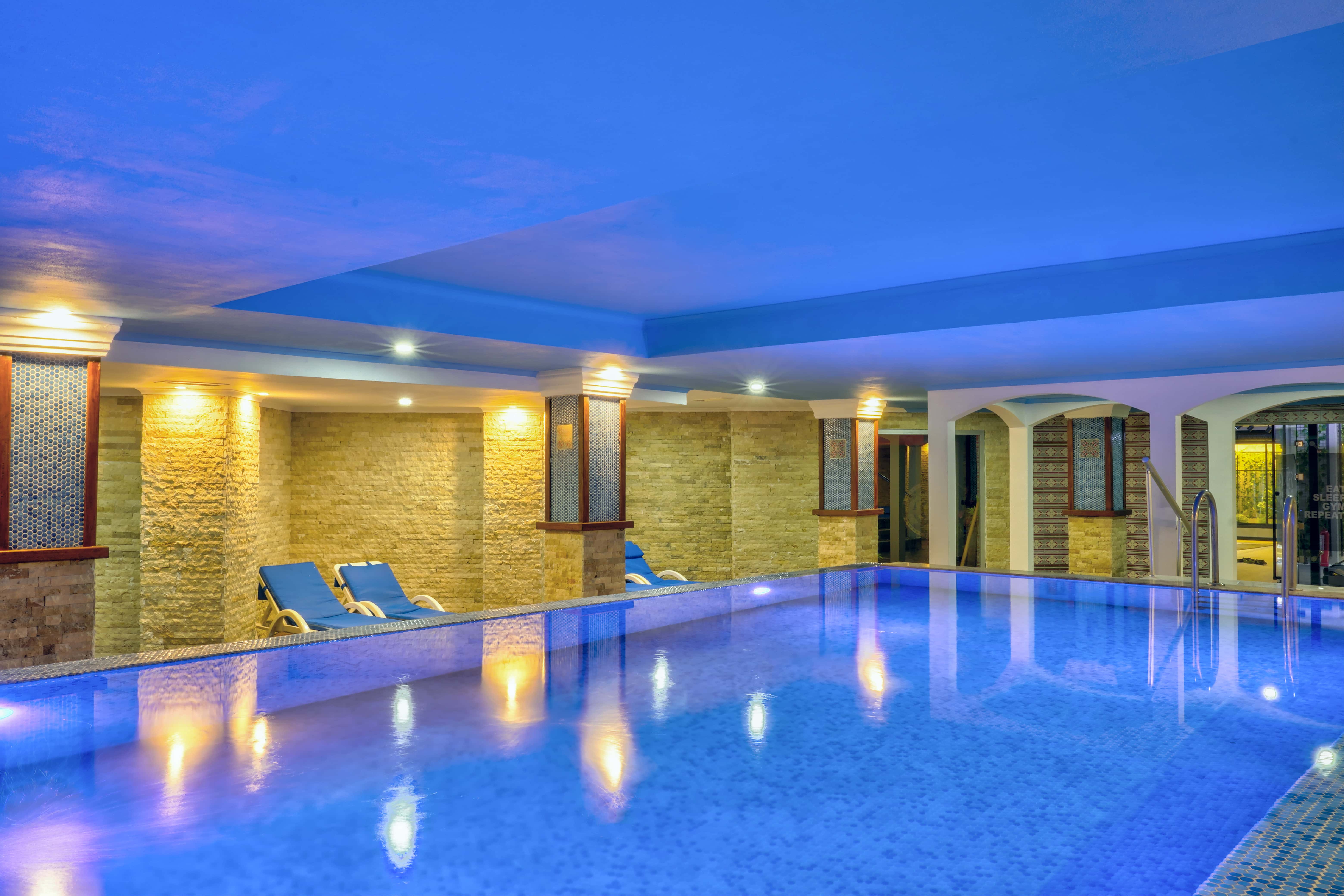Piscină interioară