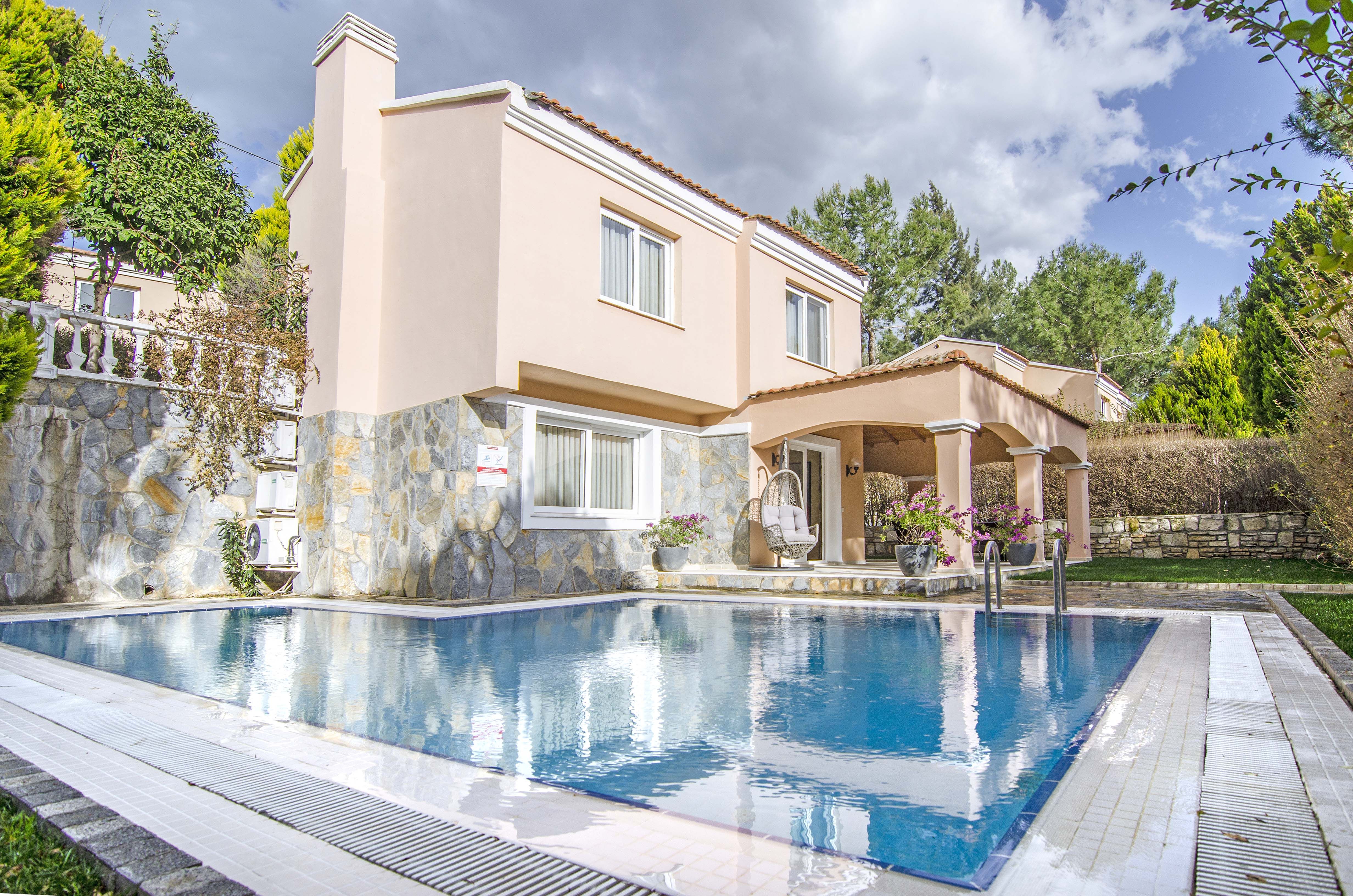 SUPERIOR VILLA