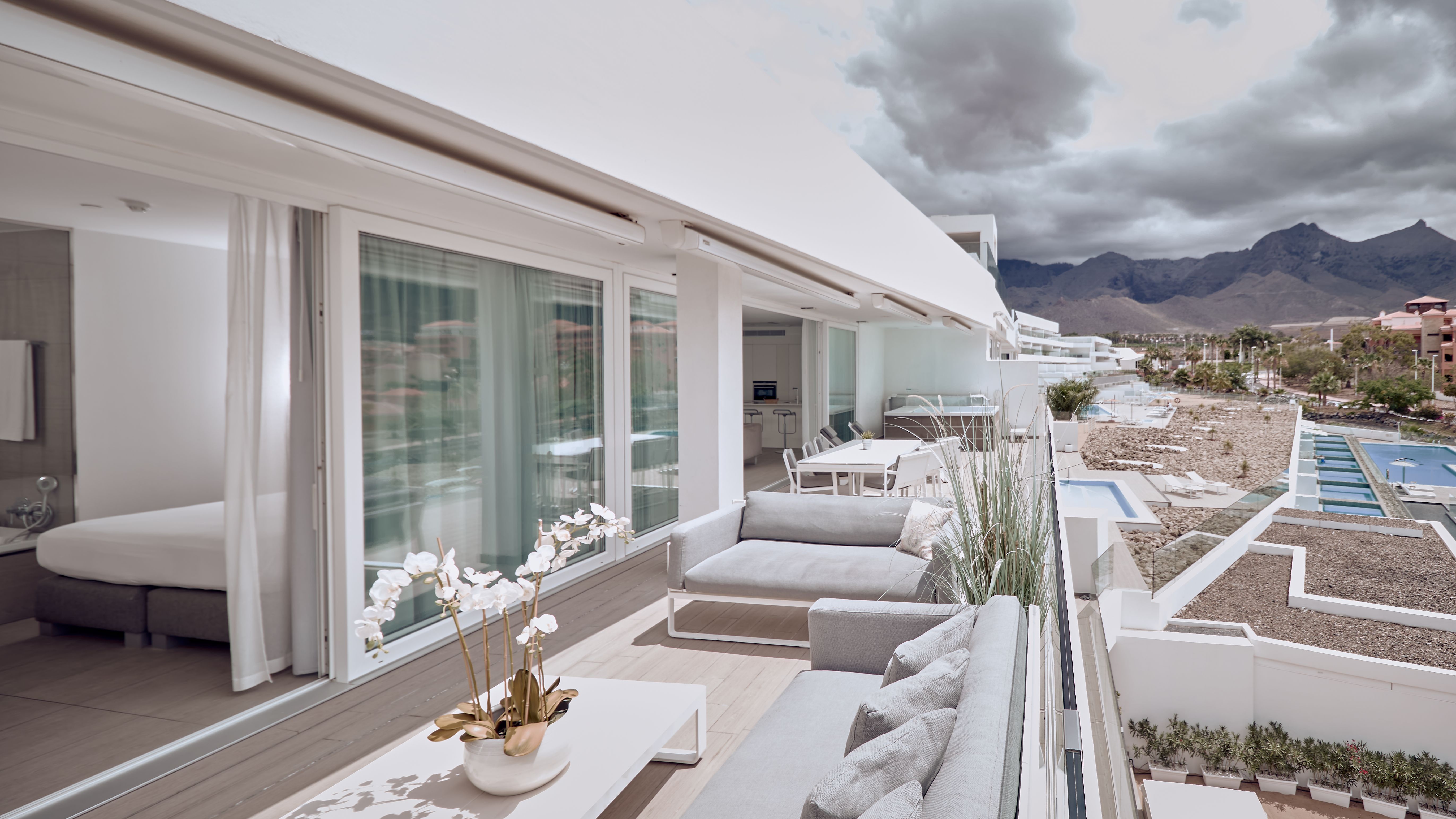 2 BEDROOM SUITE EXTRA LARGE ROOM, WITH JACUZZI, SEA VIEW AND TERRACE (SERENITY ALLEGRA)
