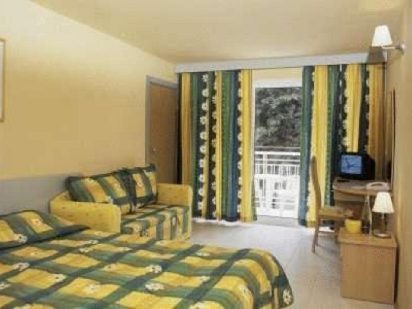 Twin Standard Room (Balcony)