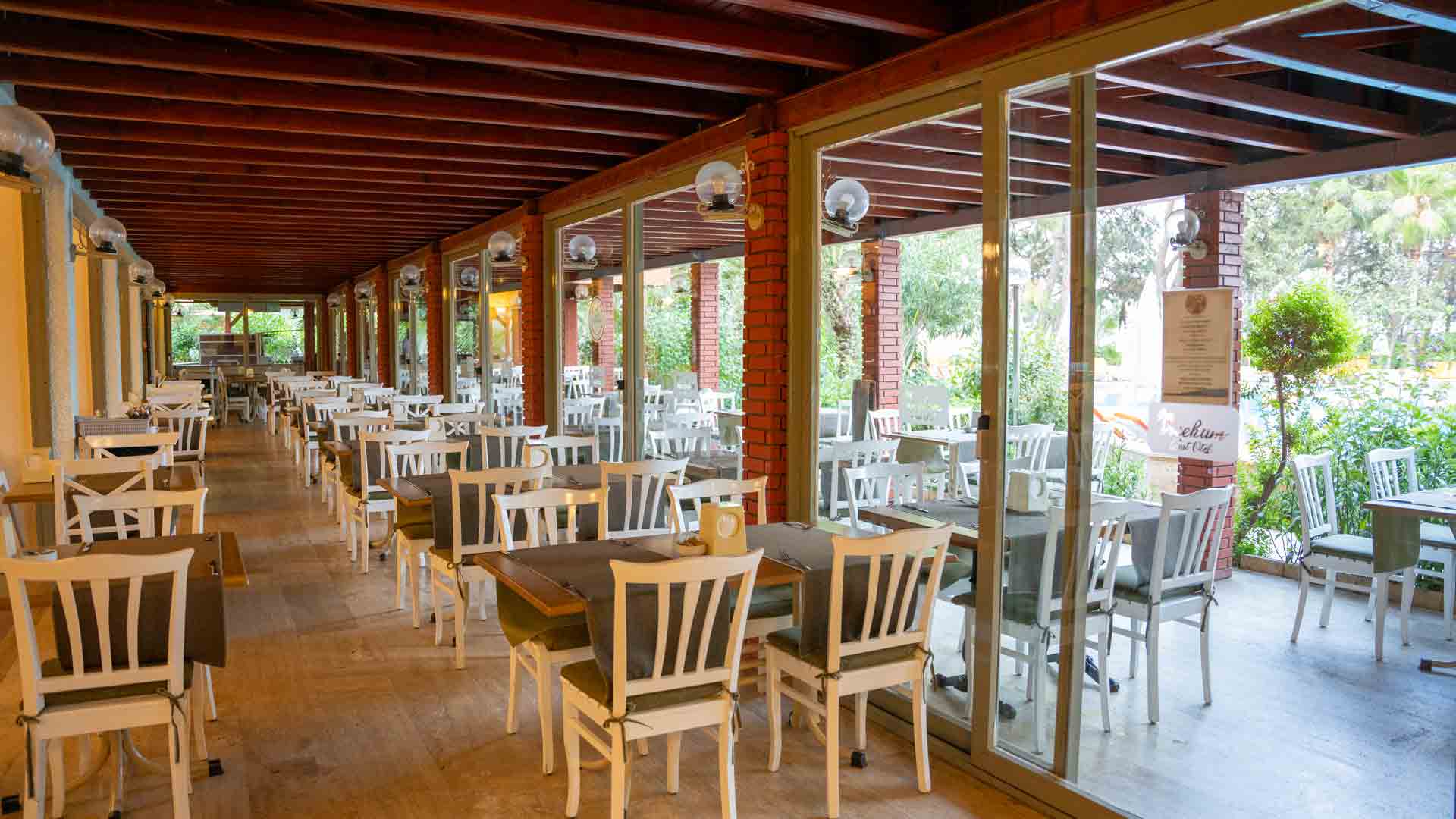 MAIN RESTAURANT