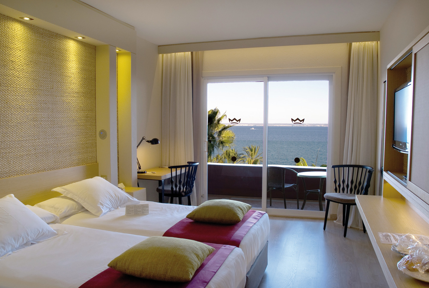 DOUBLE/TWIN SEA VIEW BALCONY OR TERRACE 