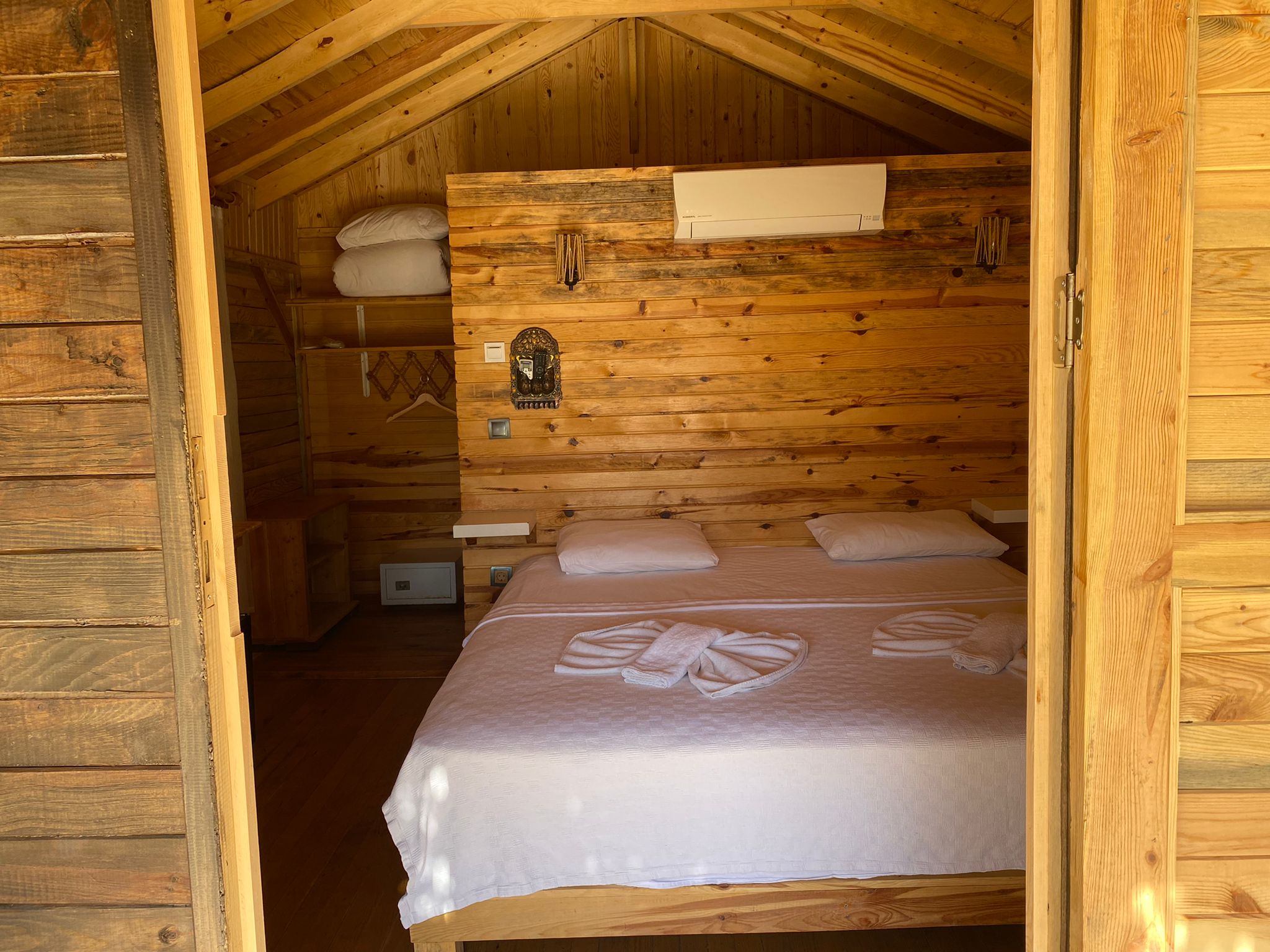 Naturel Jak. Room