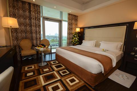 2241284-Copthorne-Hotel-Dubai-Guest-Room-2-DEF.jpg