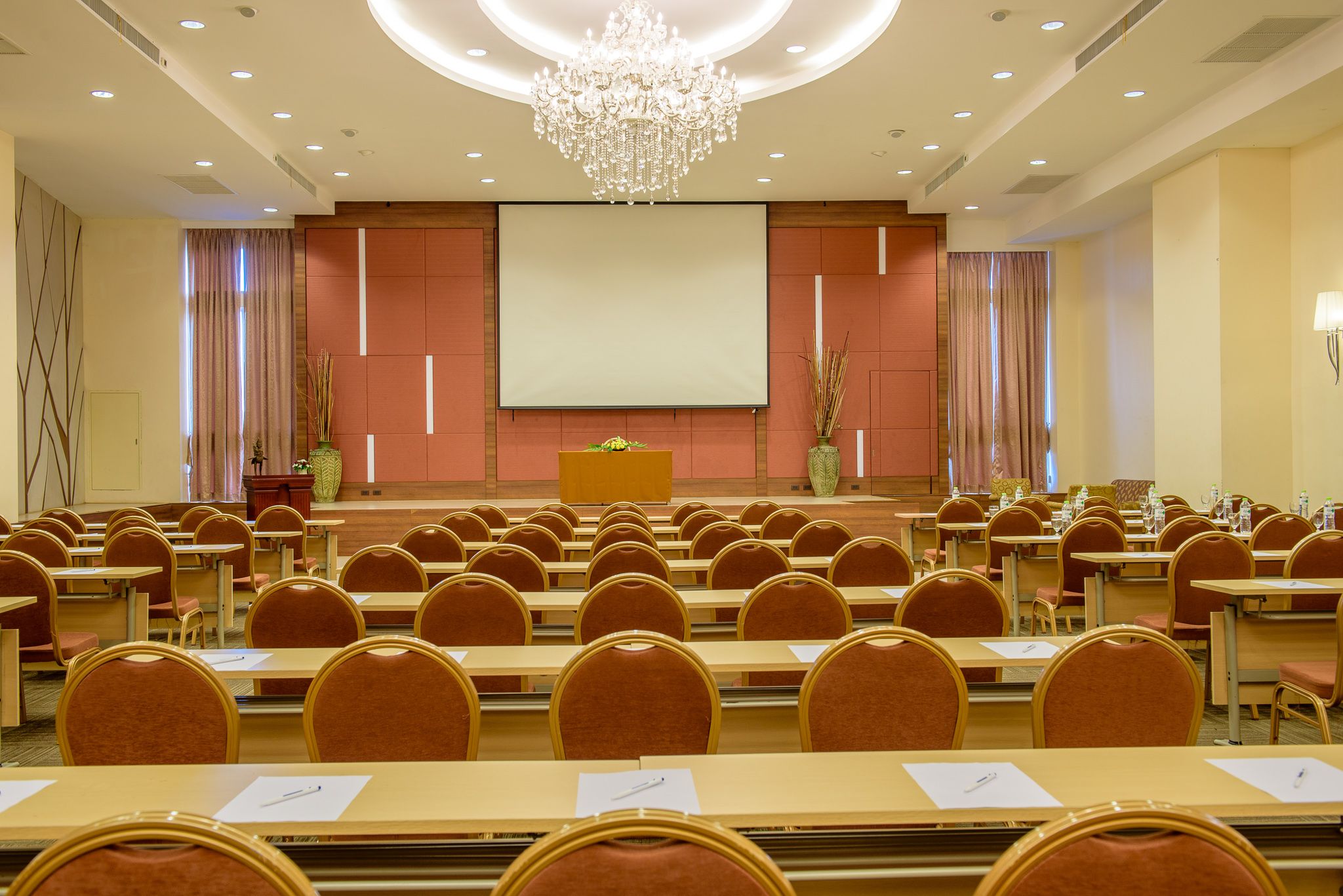 MICE (servicii de organizare de întâlniri, conferințe, alte evenimente)