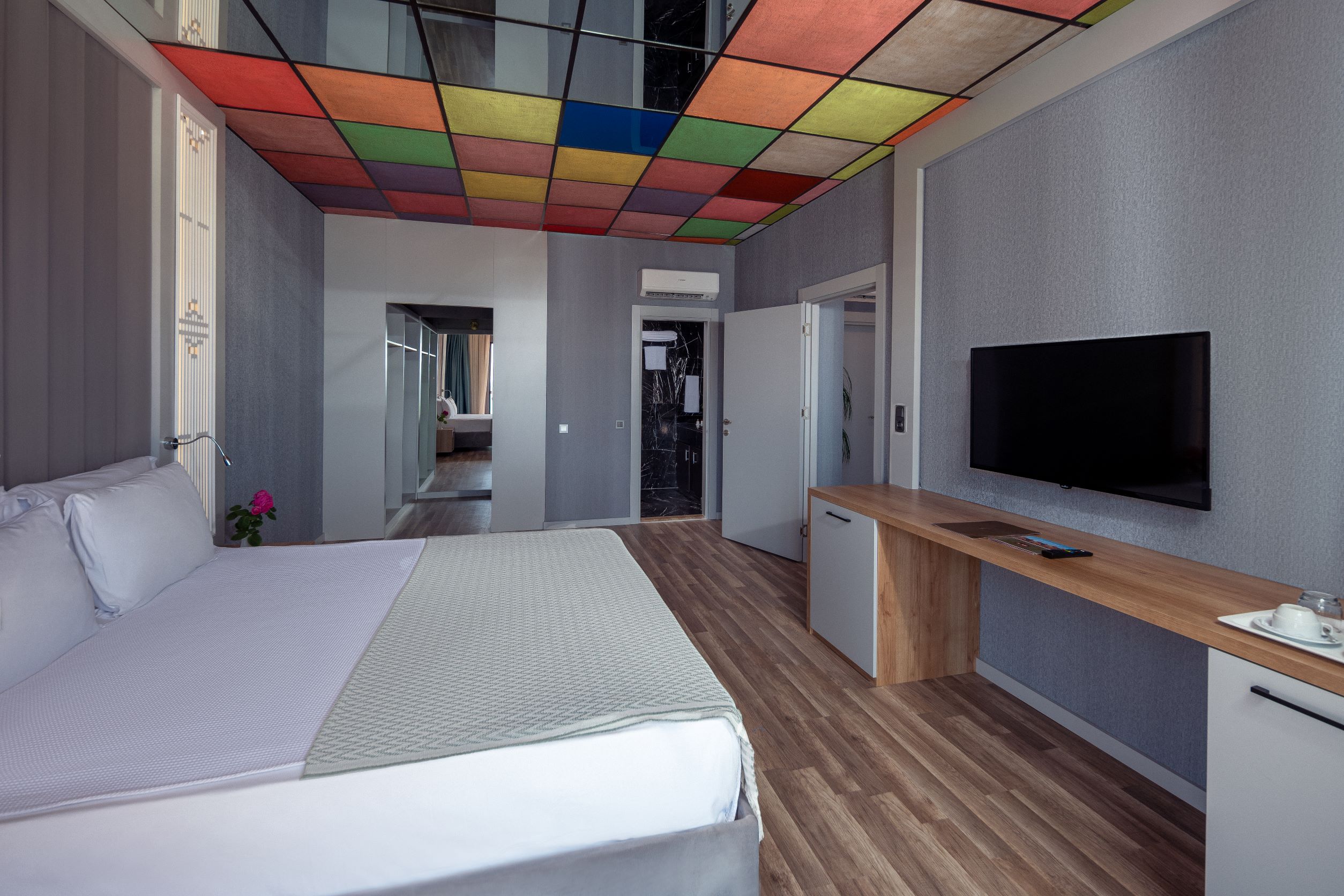 GRAND SUITE