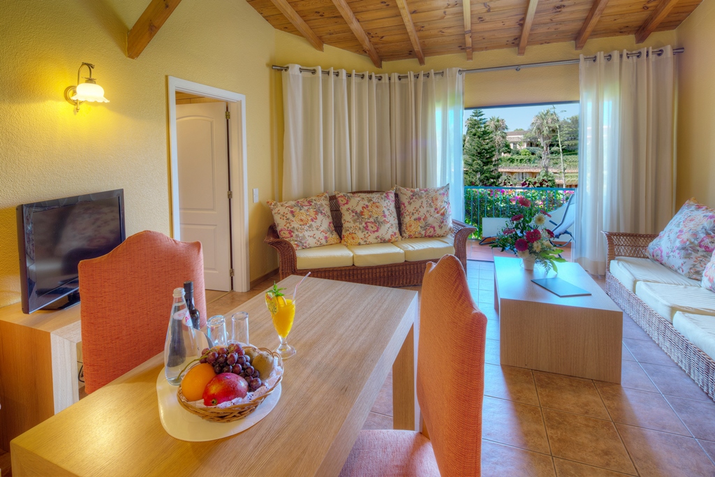 1L- 1 BEDROOM APARTMENT SIDE SEA VIEW