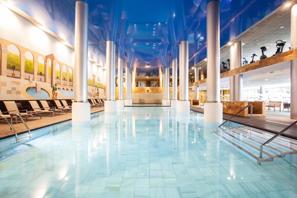 Piscină interioară