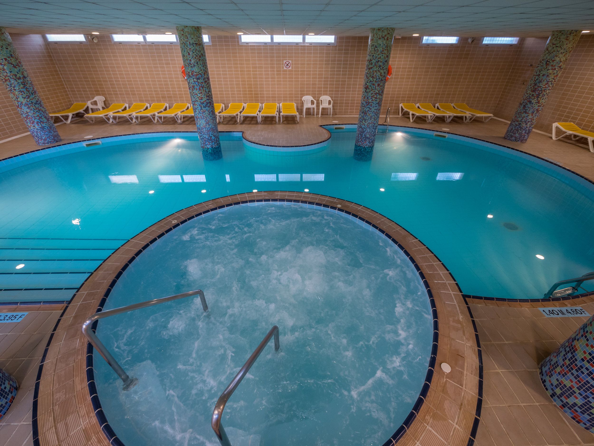 Piscină interioară