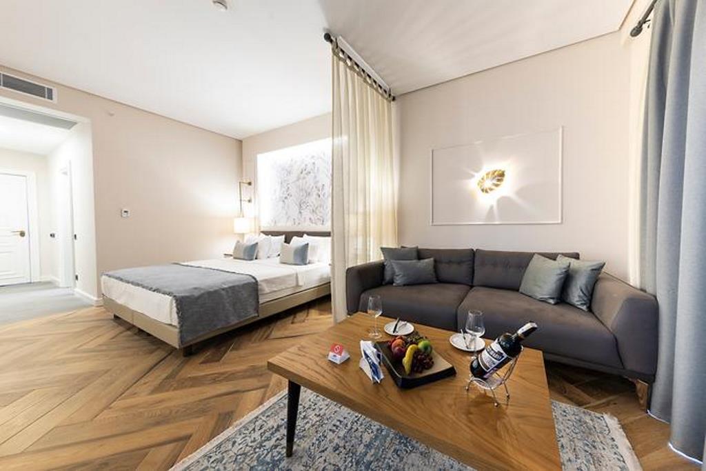 SUPERIOR ROOM