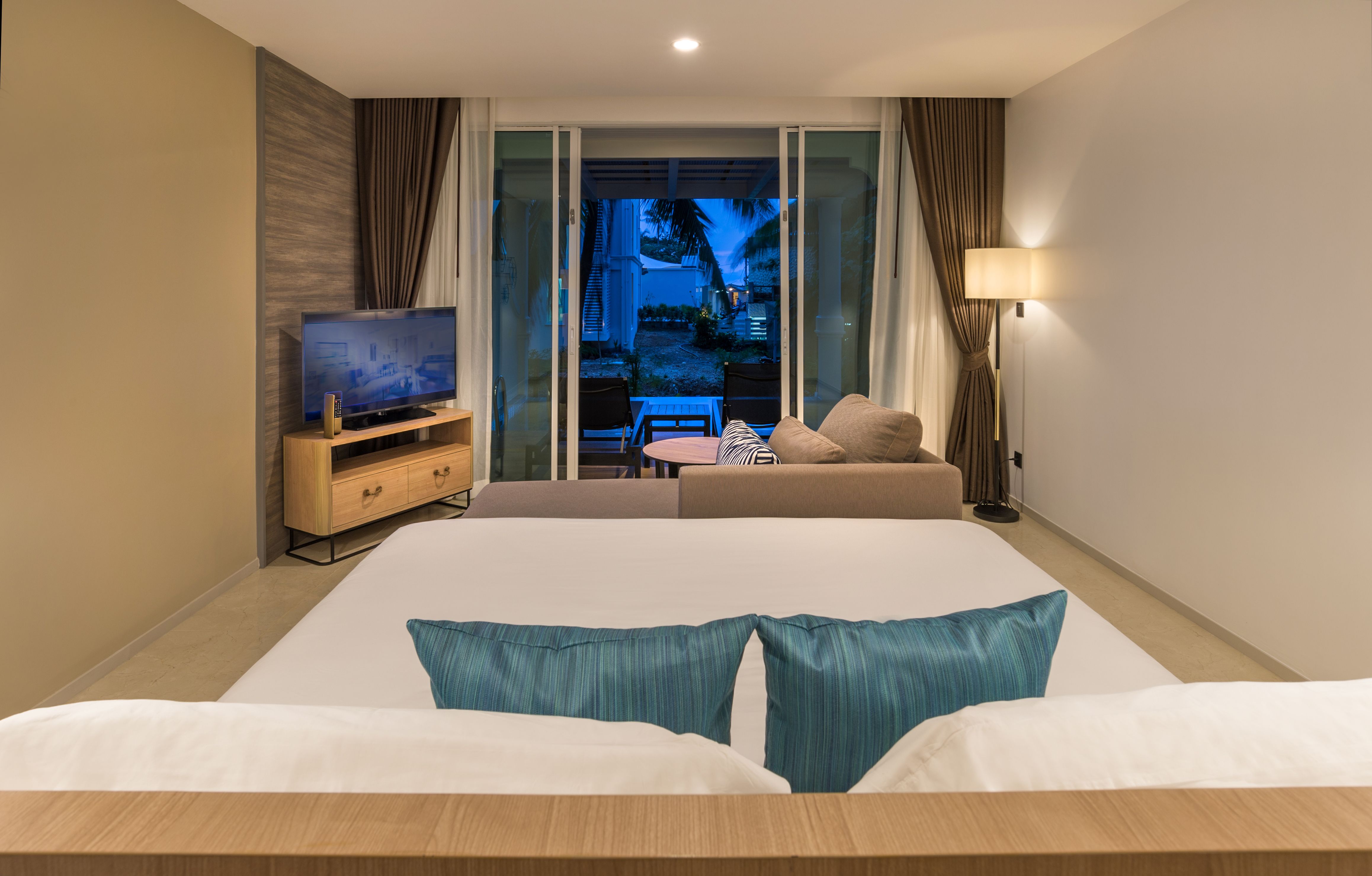 Premium Deluxe Pool Corner