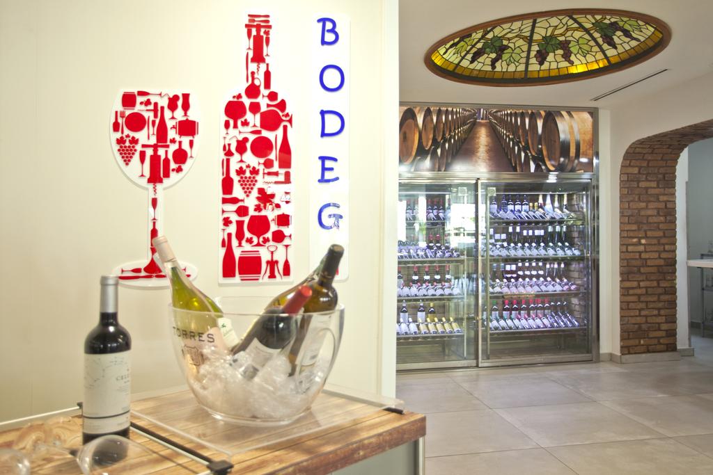 MAIN RESTAURANT