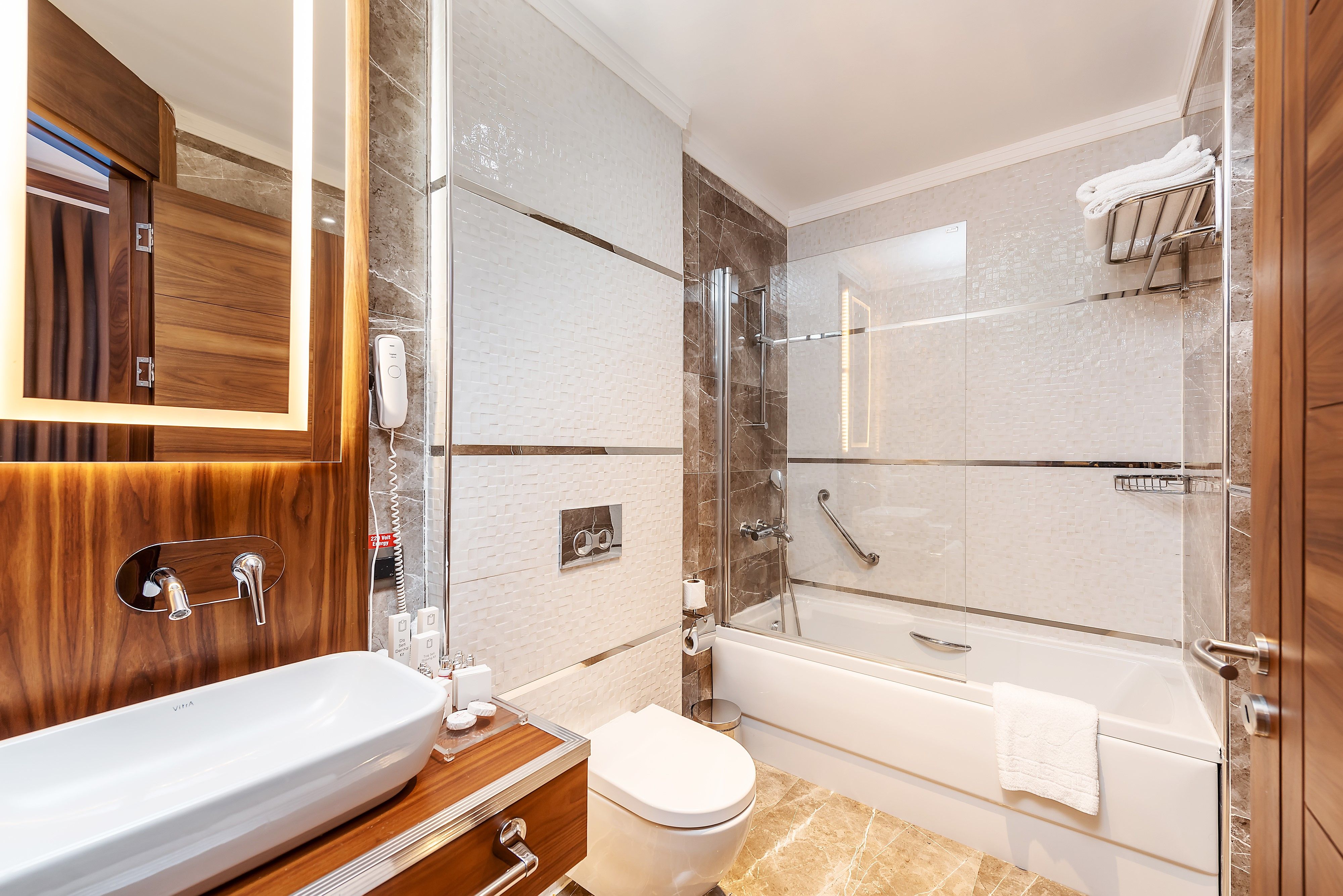 GRAND DELUXE ROOM