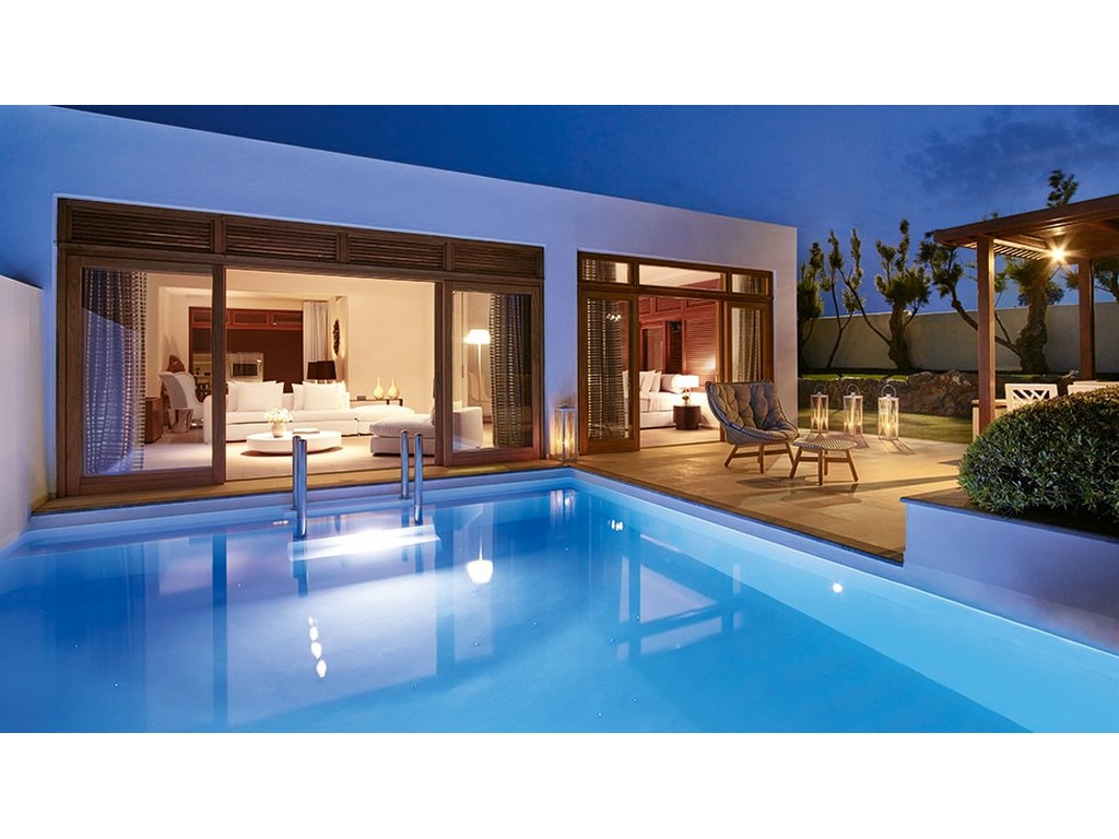 Royal Residence Sea Front With Private Pool And Extensive Garden