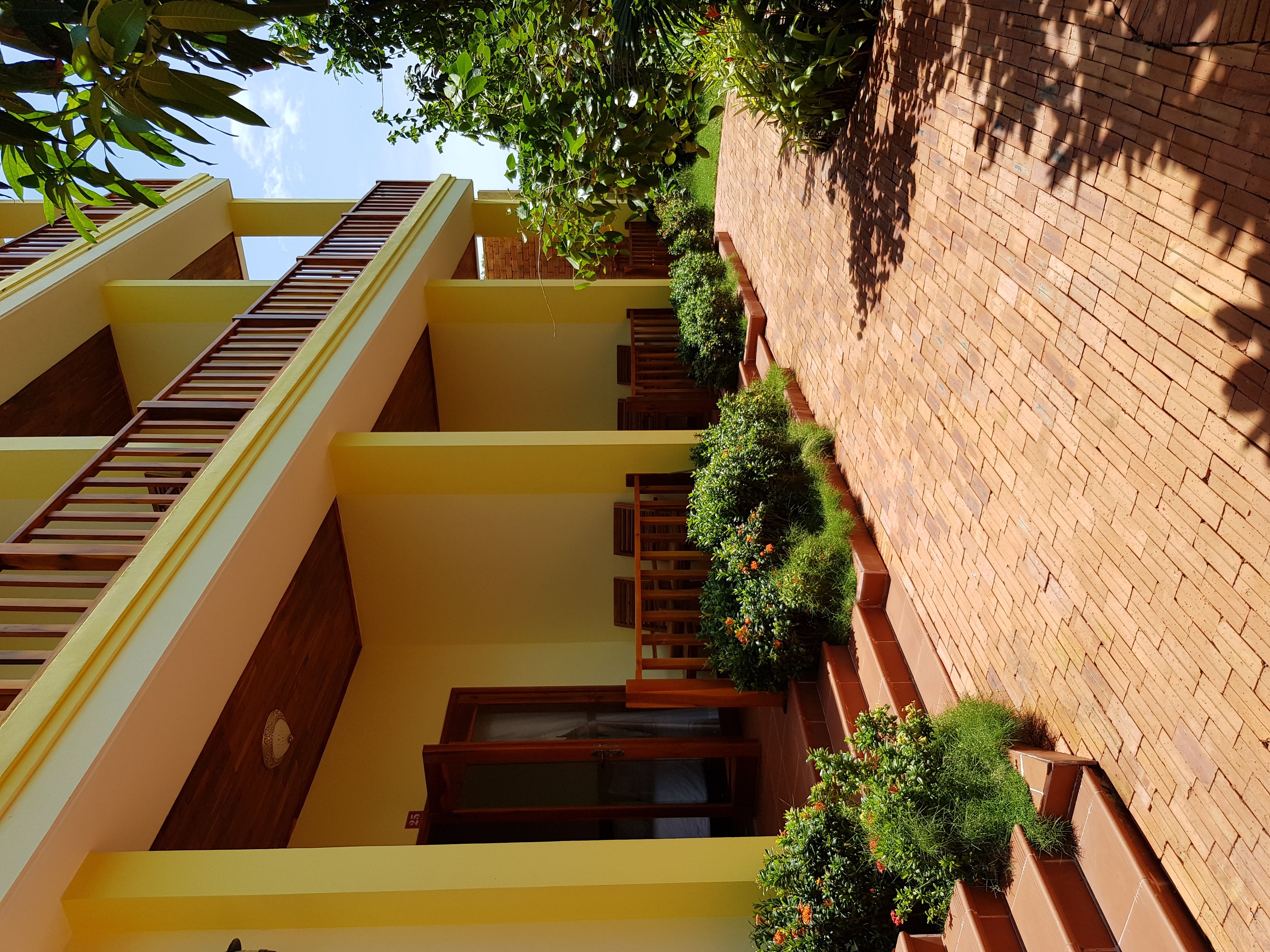 DELUXE DOUBLE ROH GARDEN VIEW WITH BALCONY