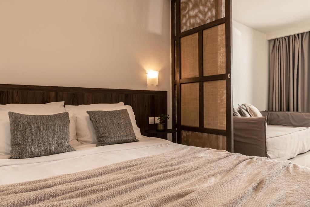 Deluxe 1 Bedroom Suite with Sharing Pool