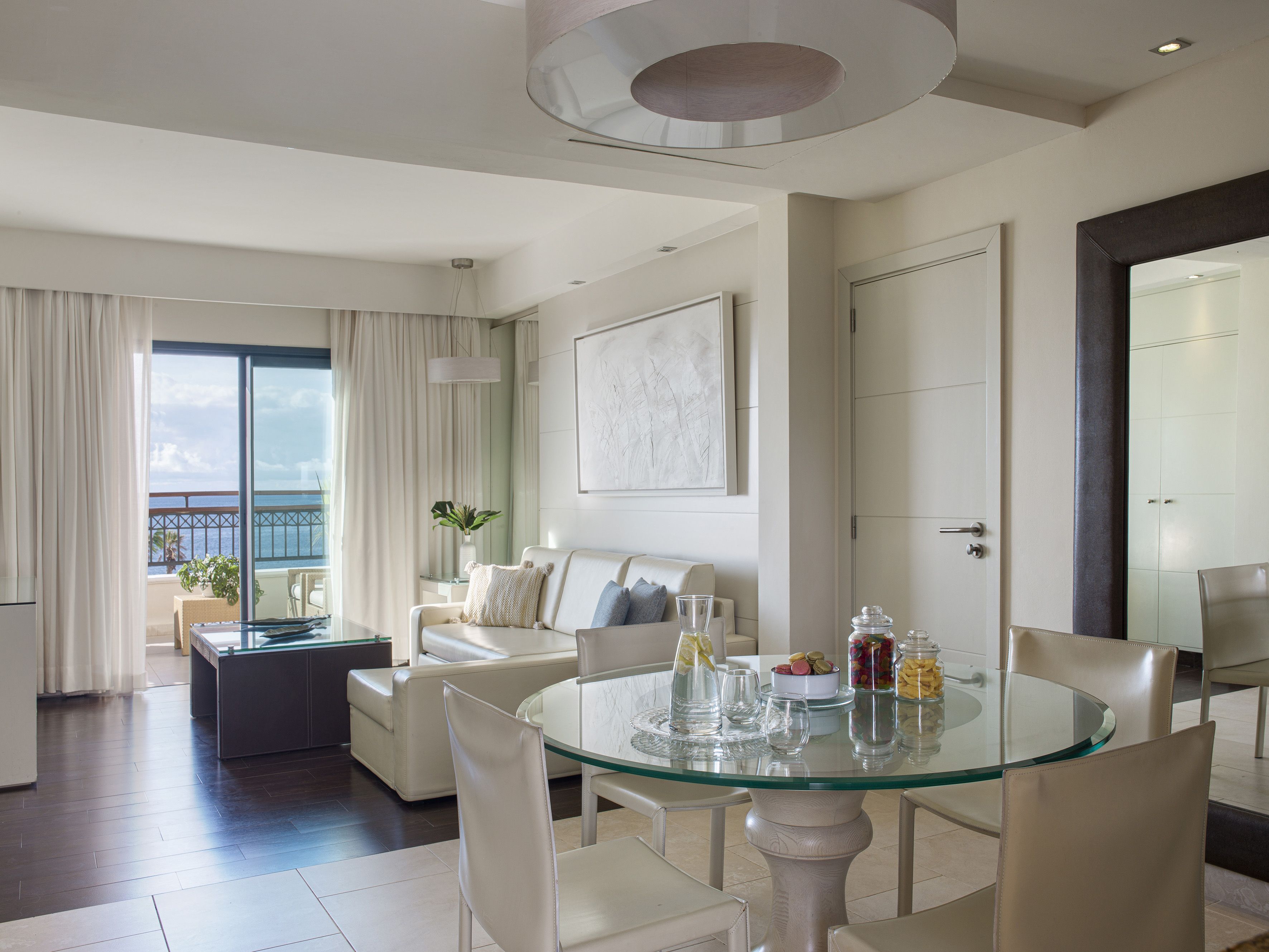 ONE BEDROOM MASTER SUITE RESORT VIEW.