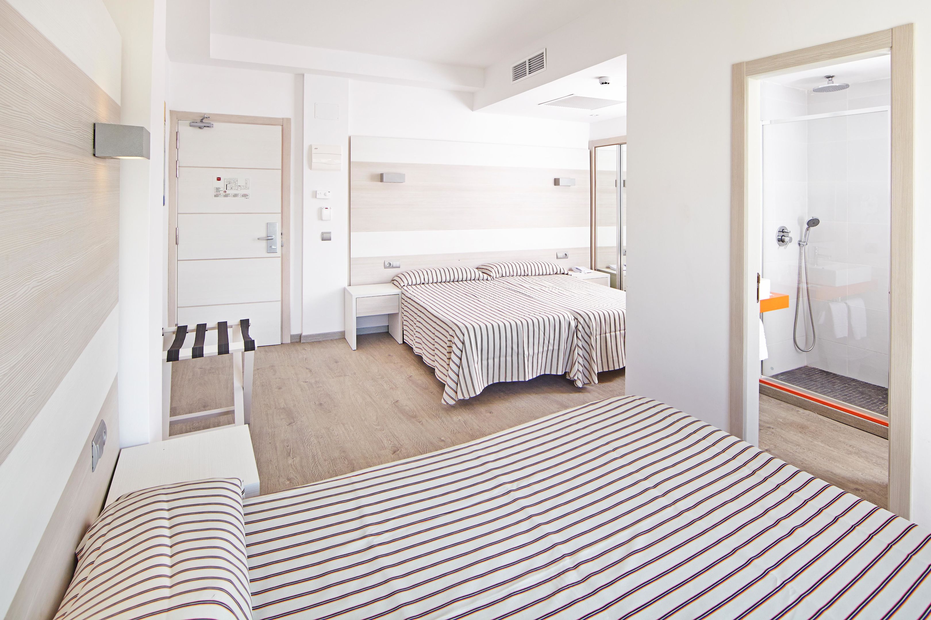 TB - TRIPLE ROOM