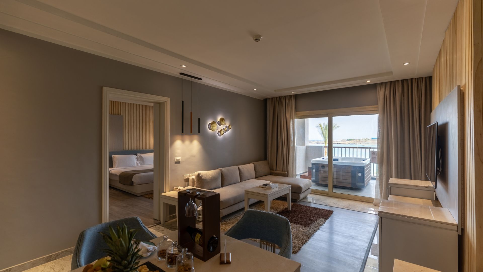 CRYSTAL JACUZZI SUITE SEA VIEW