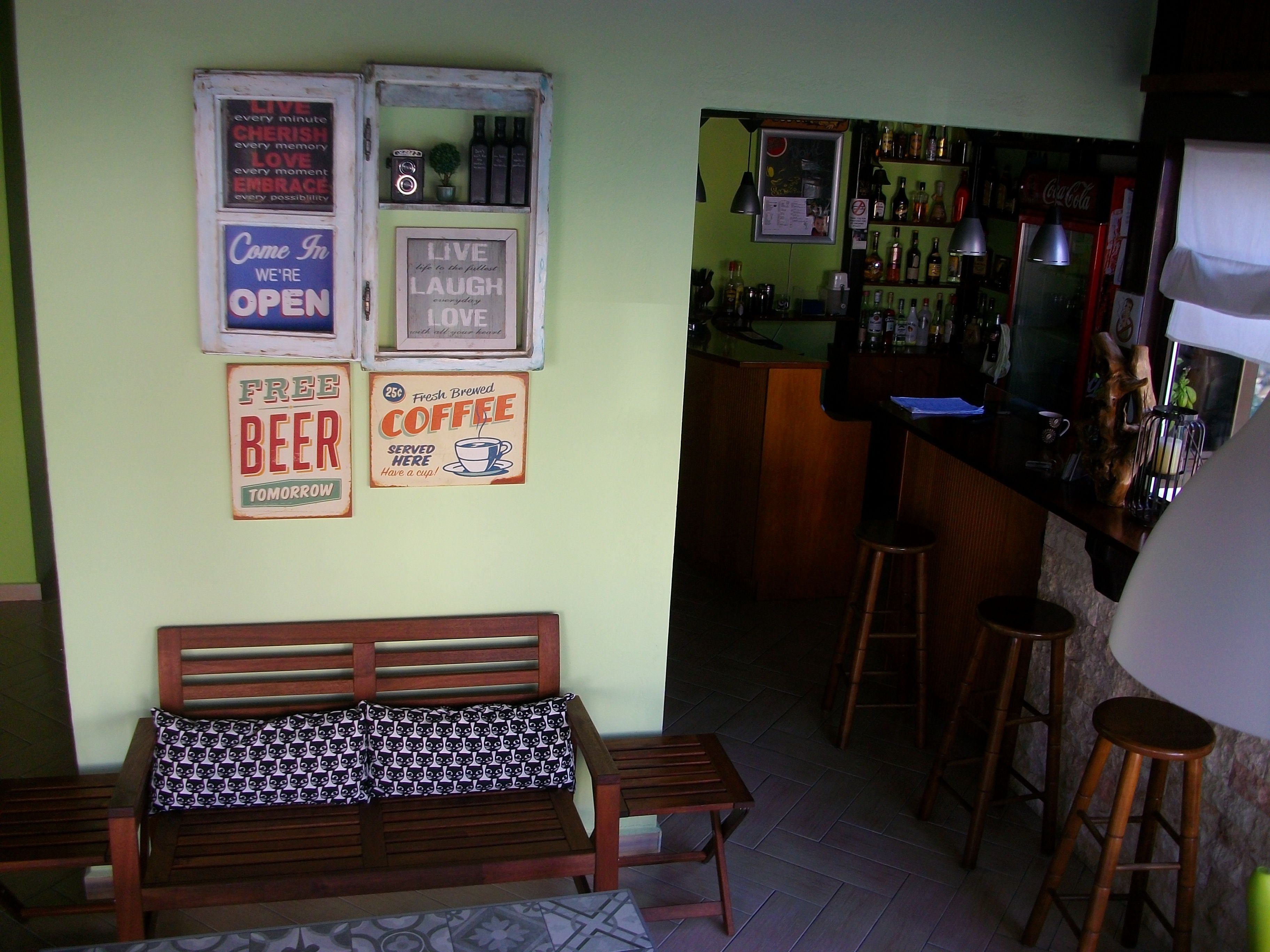 Pool Bar