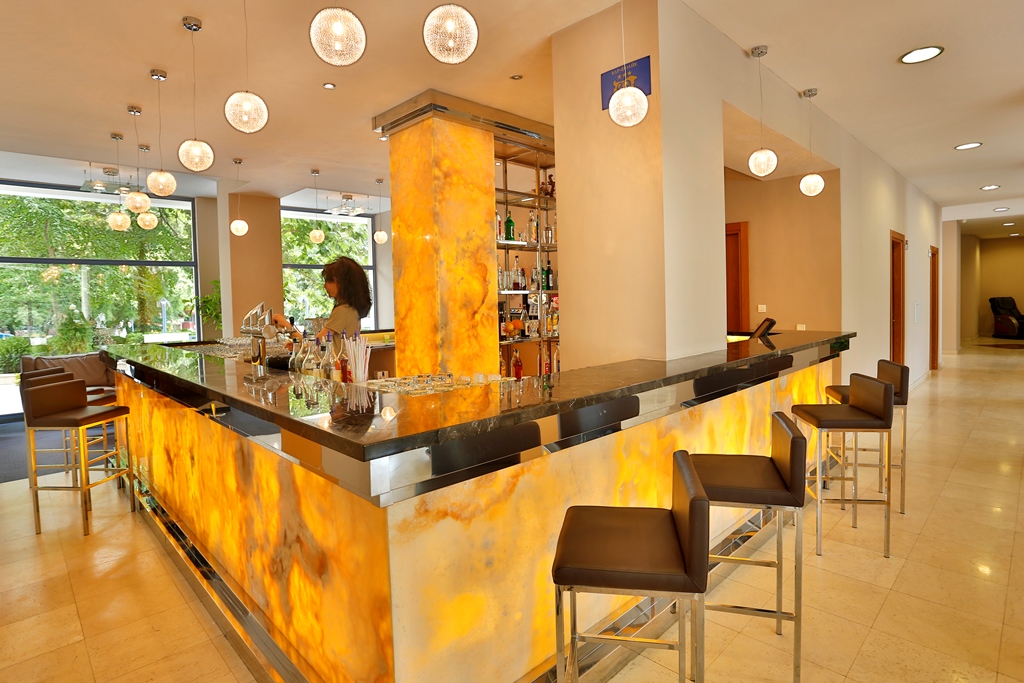 Lobby bar