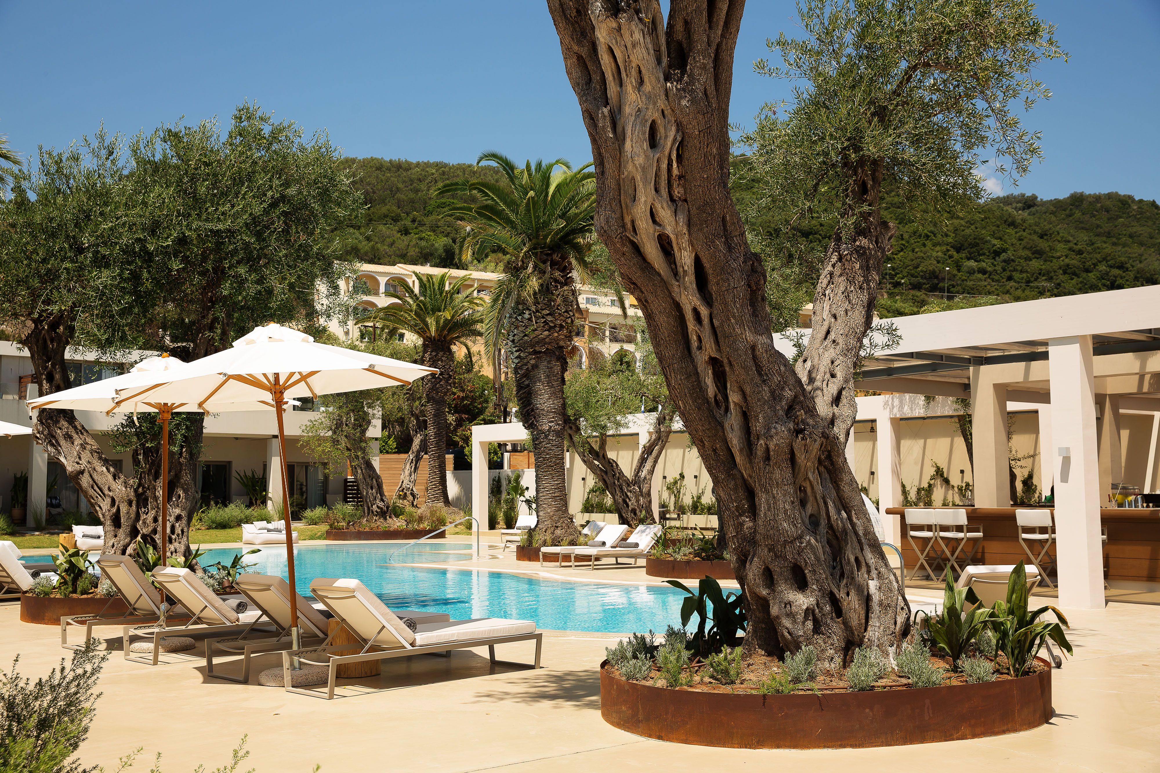 Verde Pool Bar