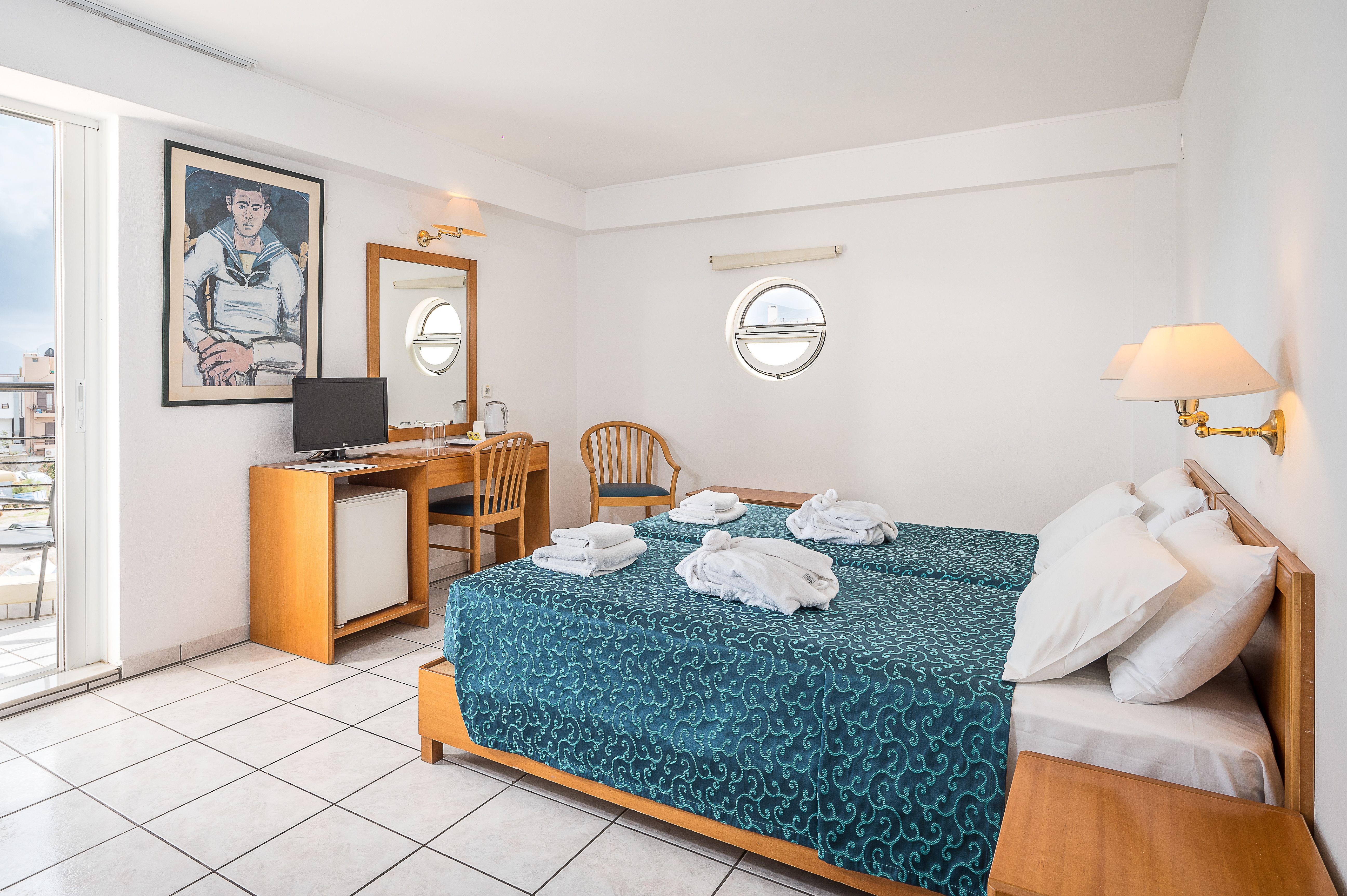 DOUBLE ROOM