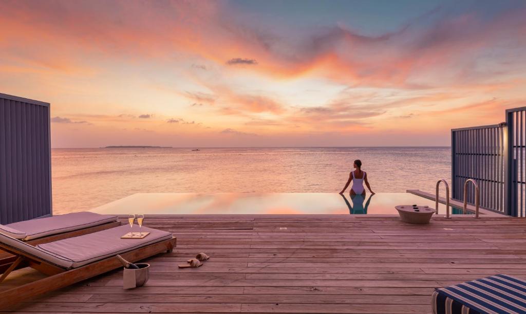 Sunset Water Pool Villa