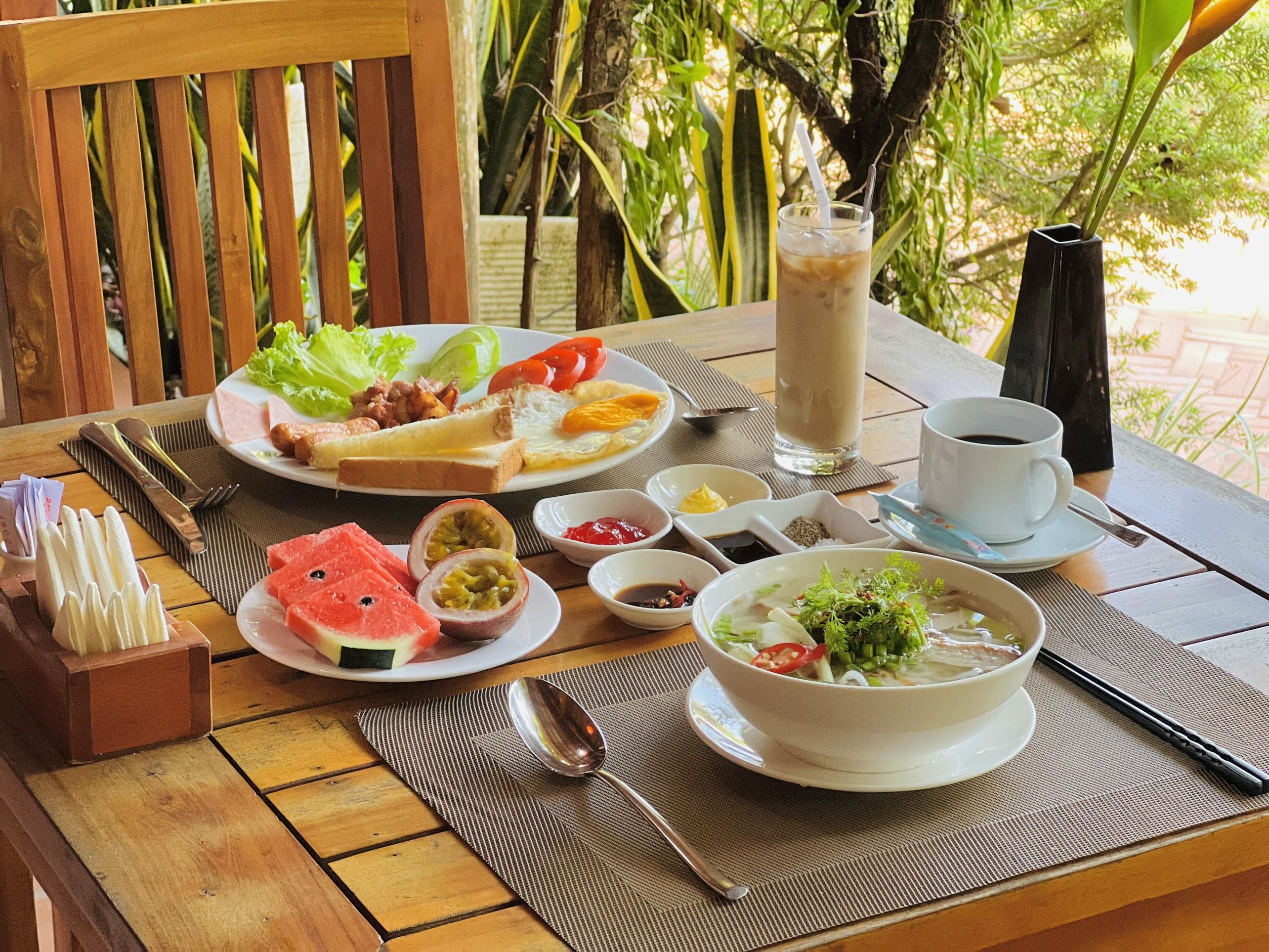 MAIN RESTAURANT